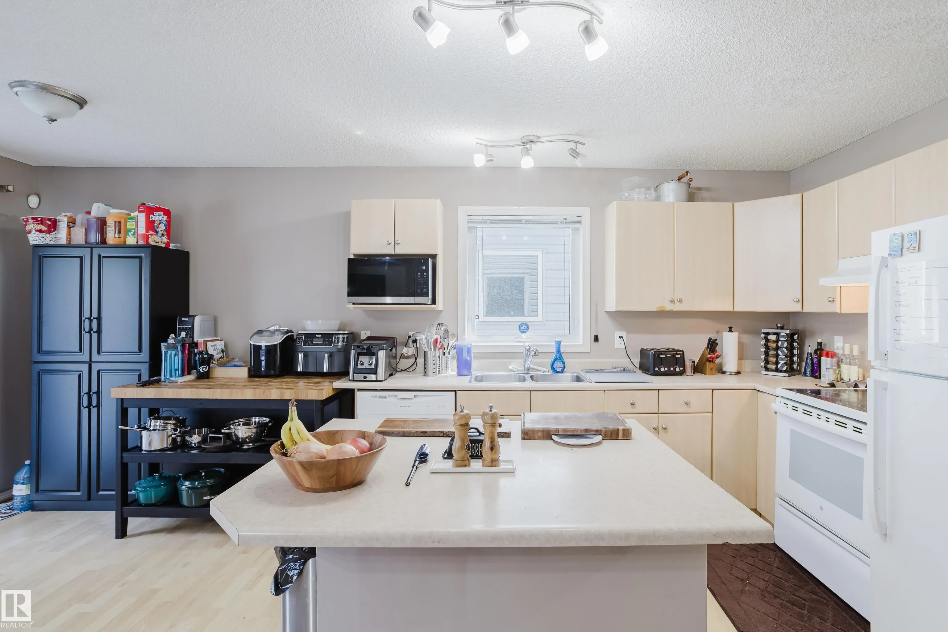 287 MACEWAN Road