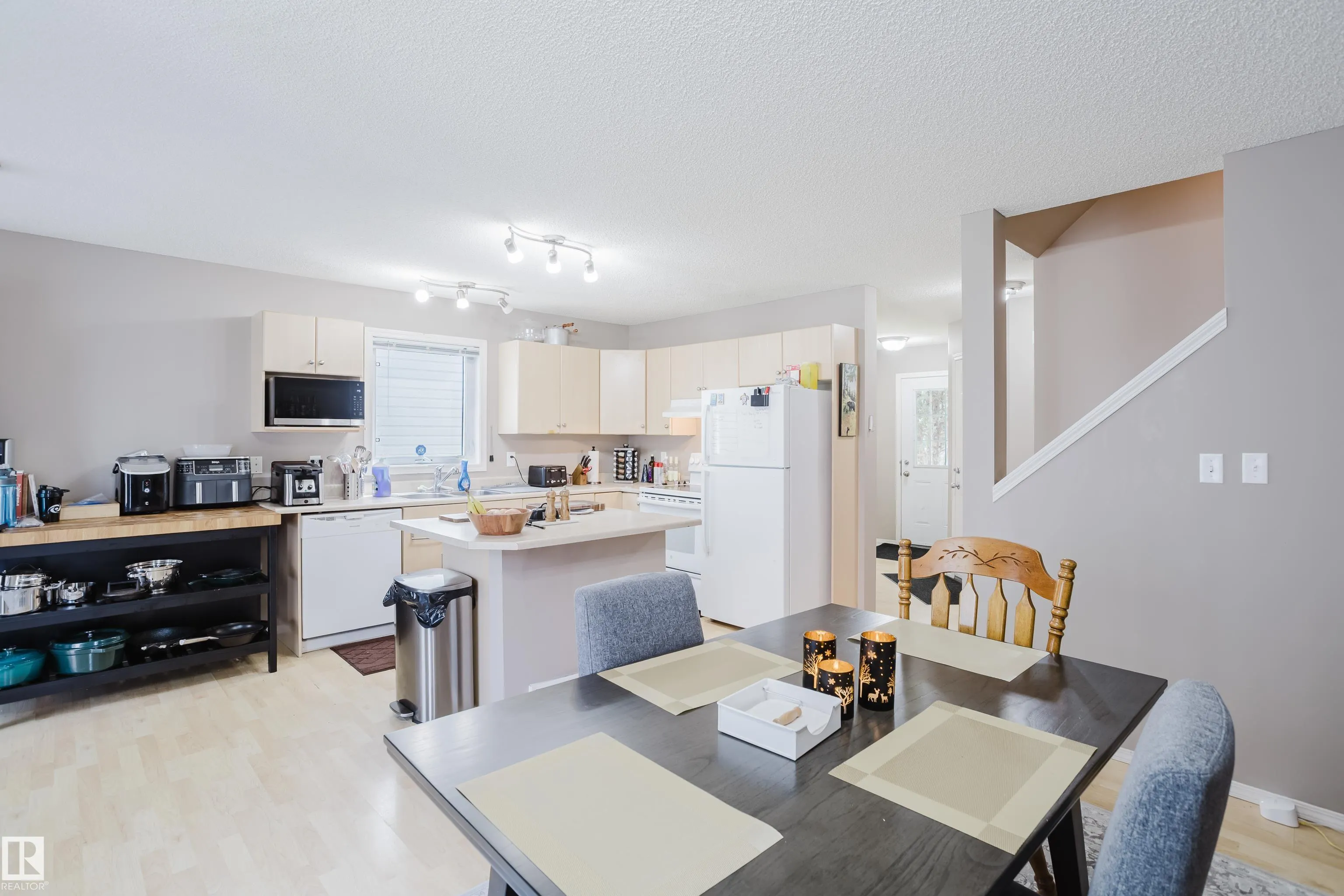 287 MACEWAN Road