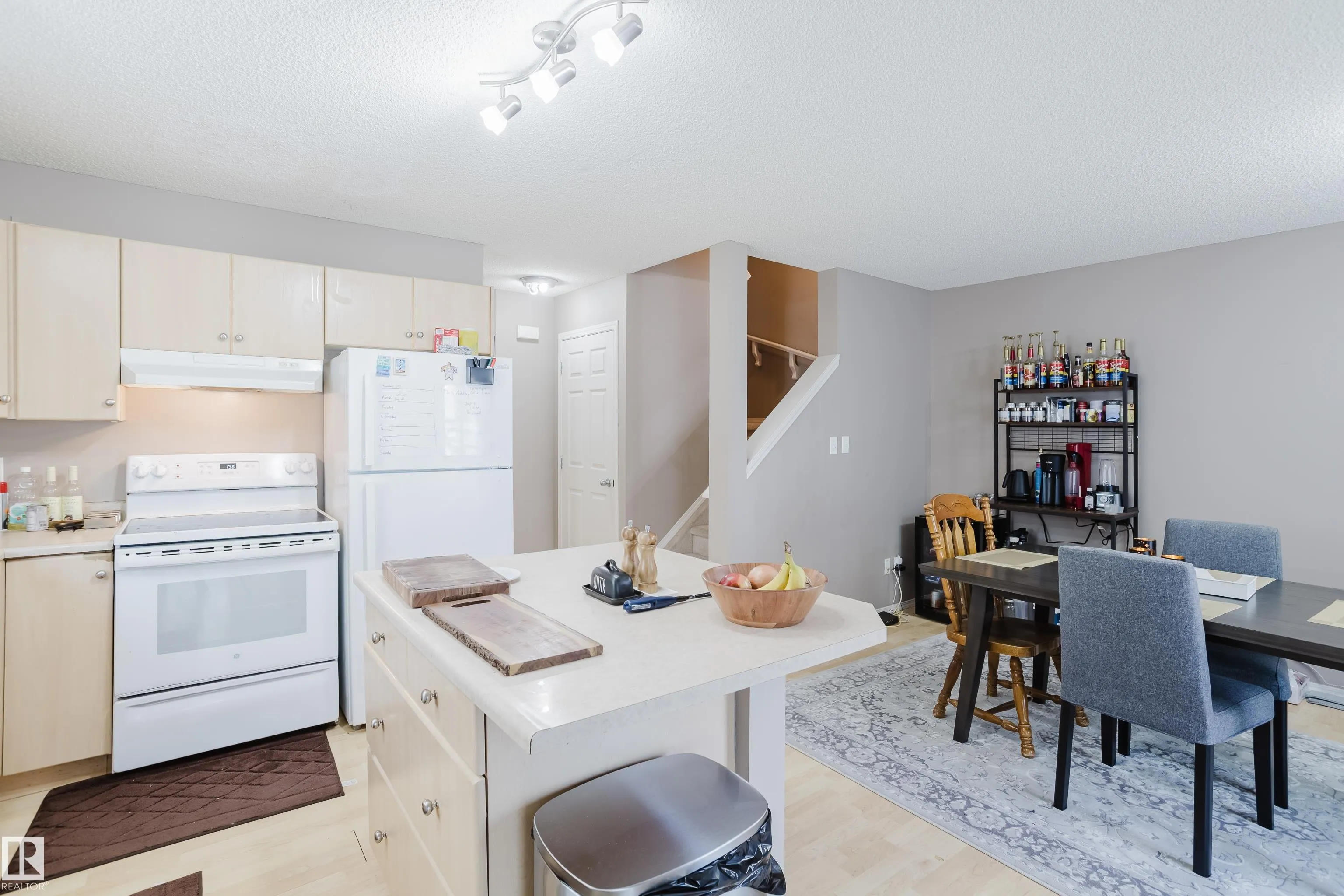287 MACEWAN Road