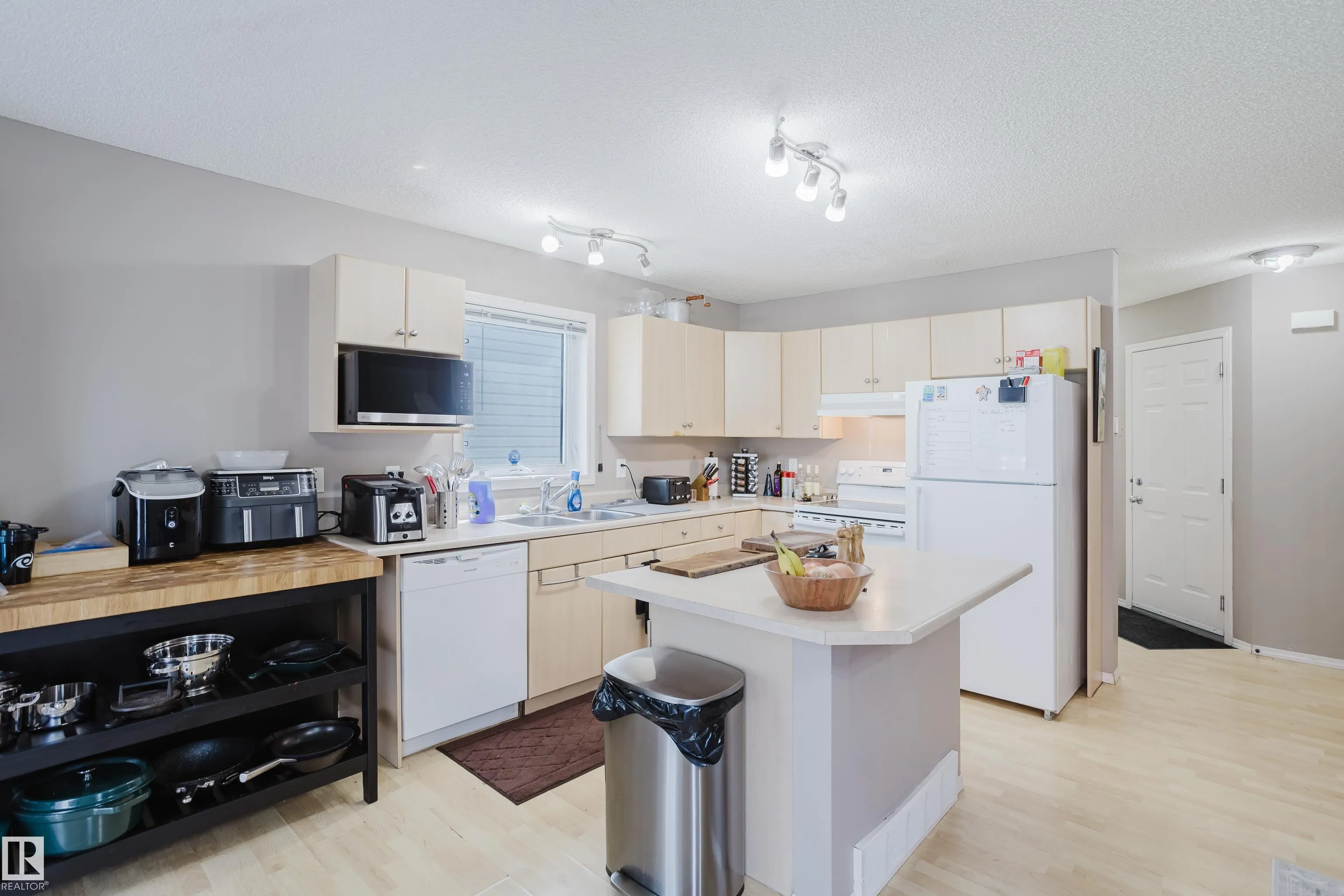 287 MACEWAN Road