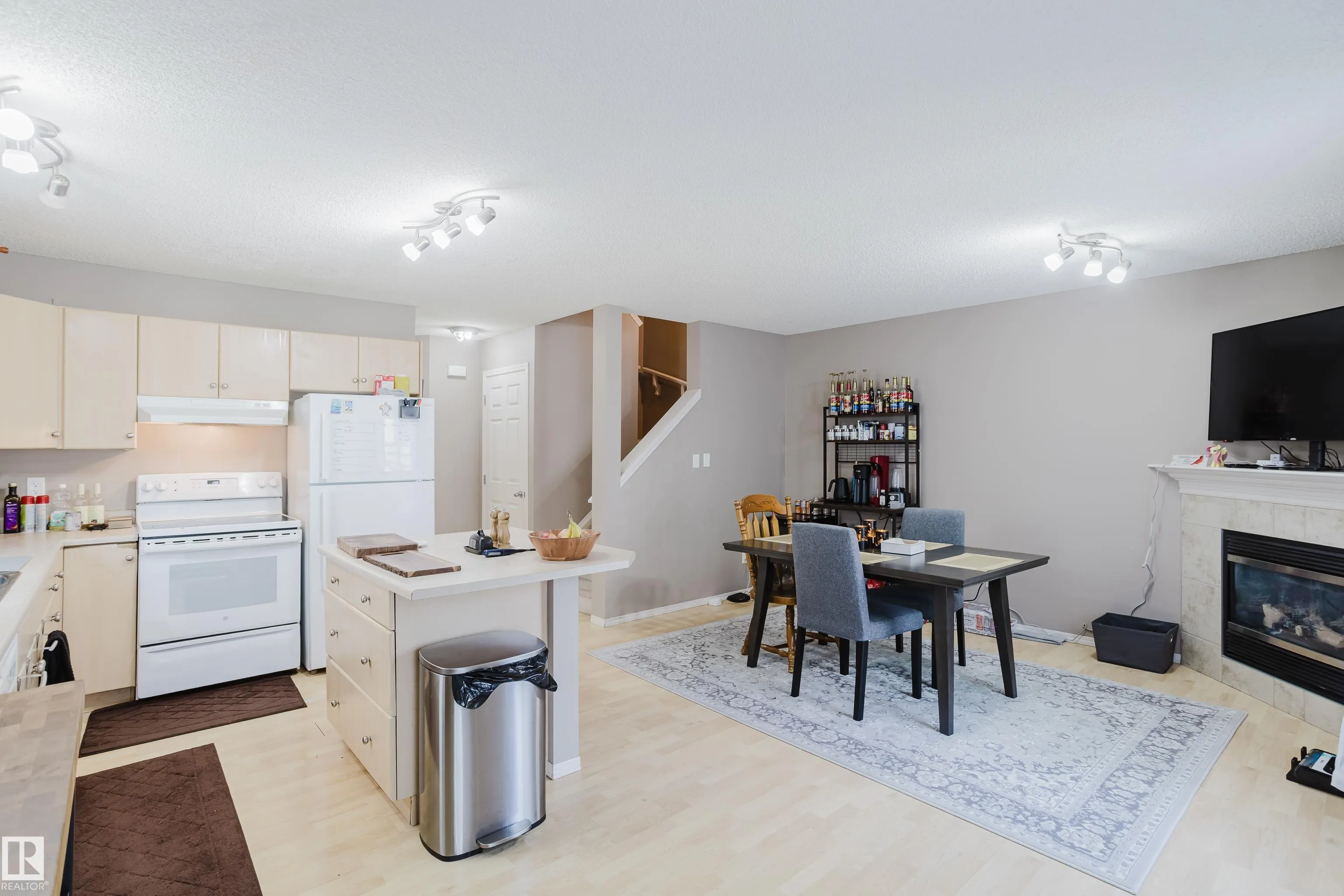287 MACEWAN Road