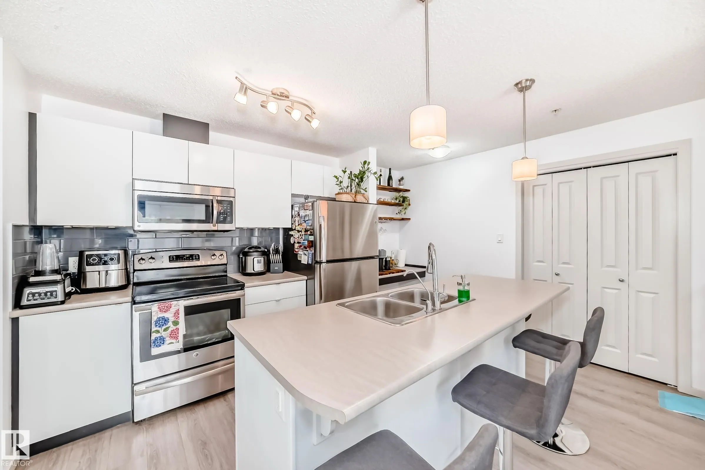 148-348 WINDERMERE Road