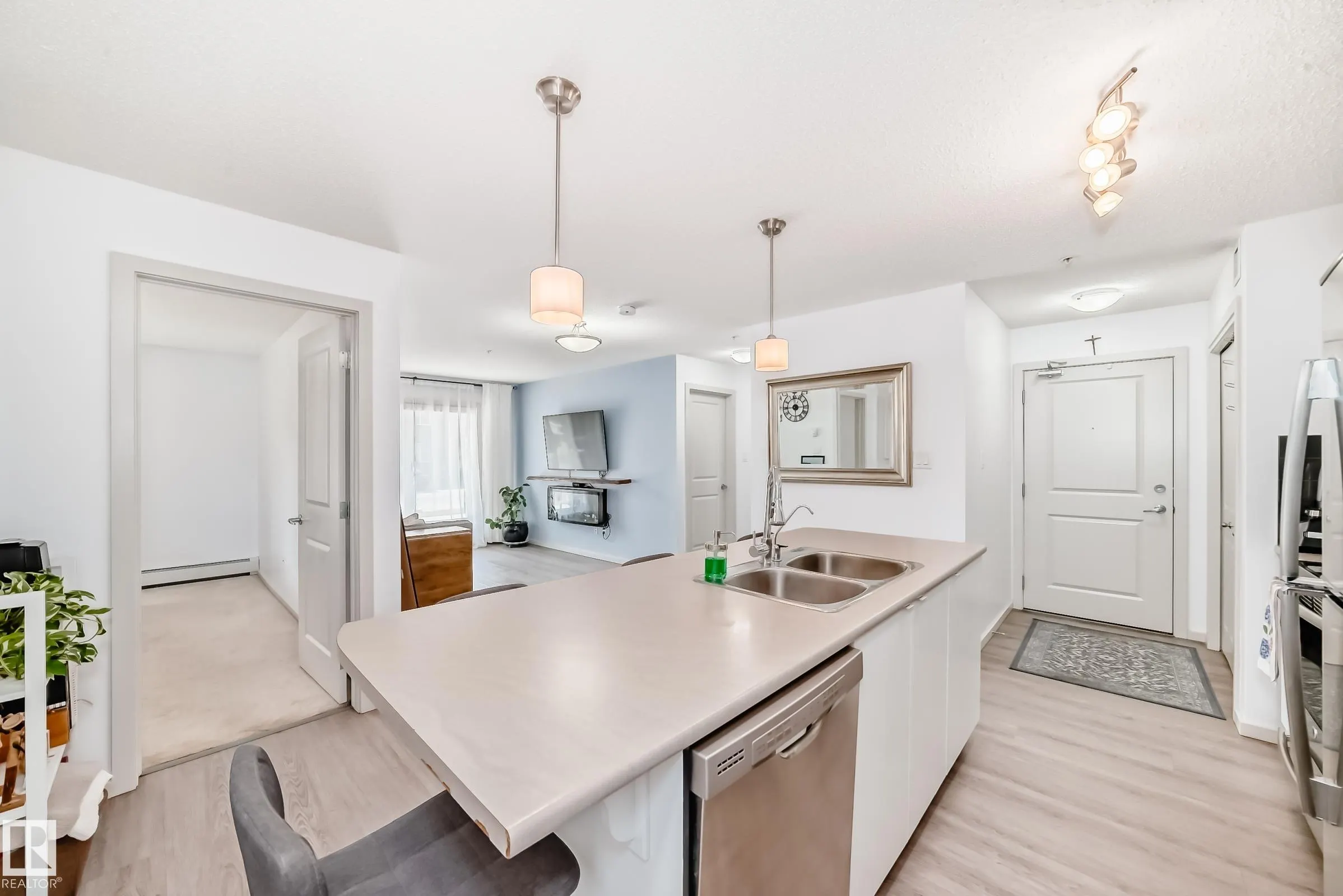 148-348 WINDERMERE Road