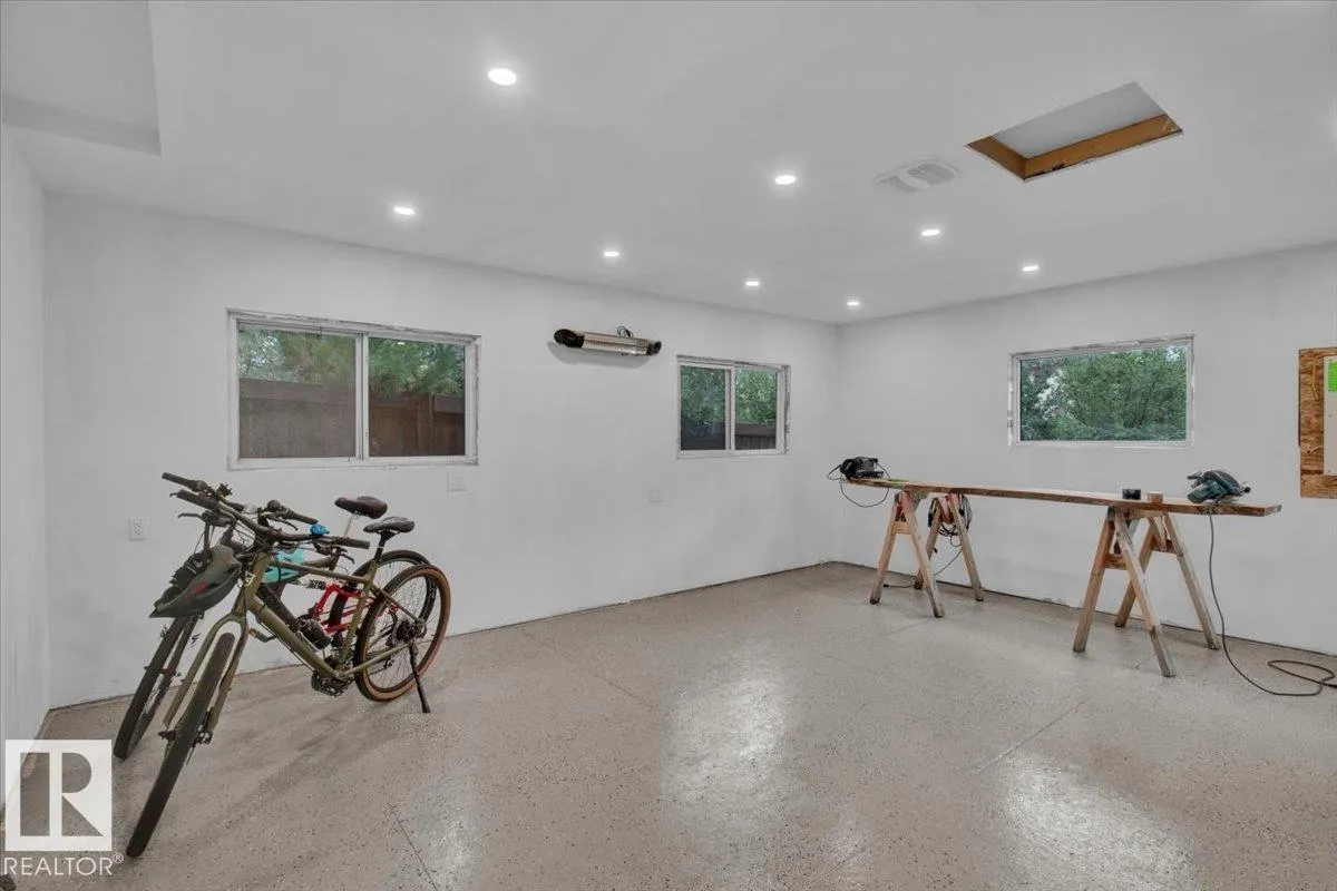 8112 ELLESMERE Cove