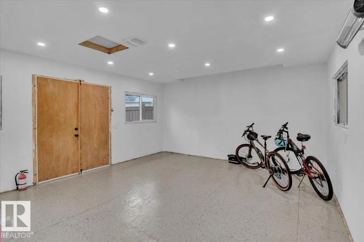8112 ELLESMERE Cove