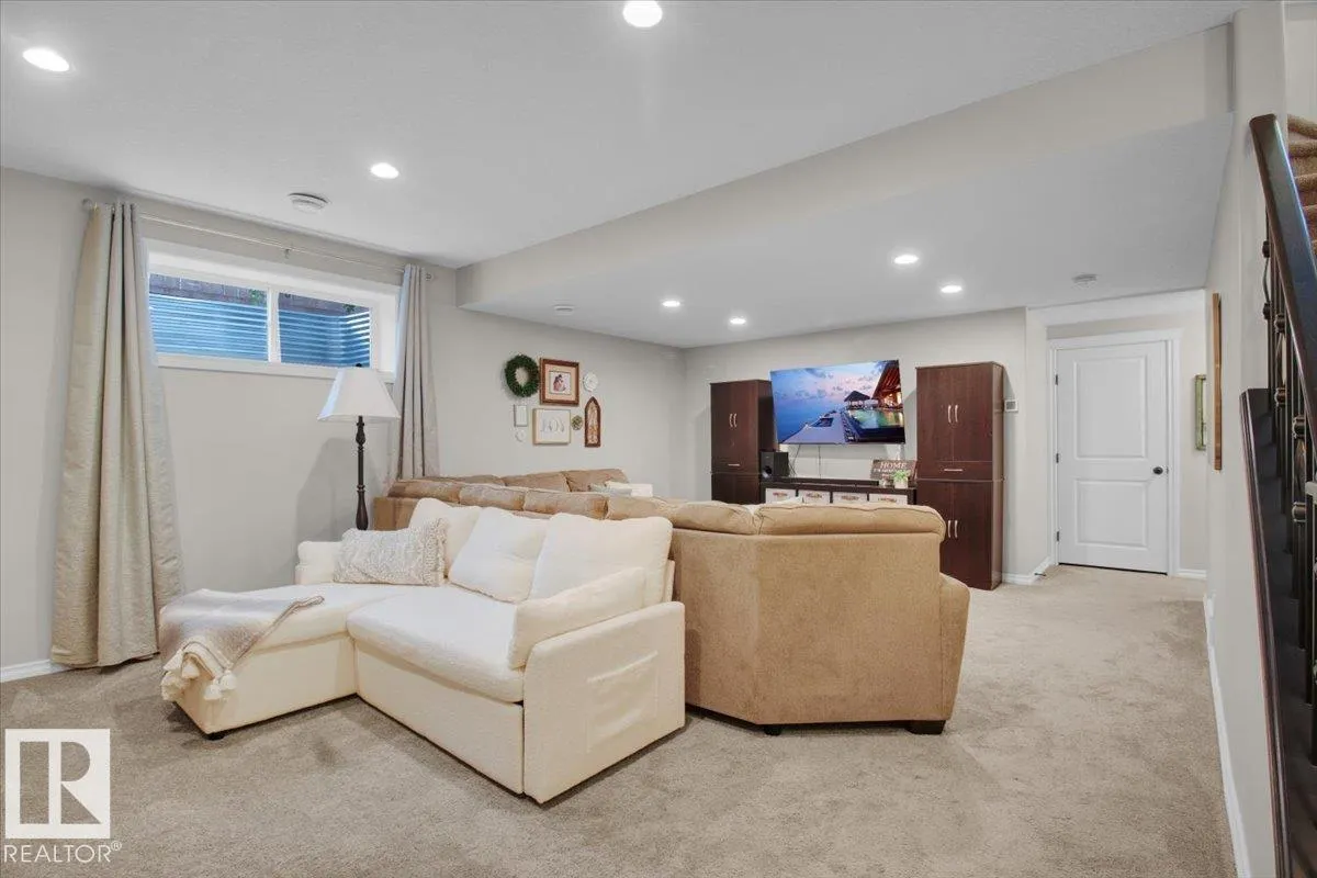 8112 ELLESMERE Cove