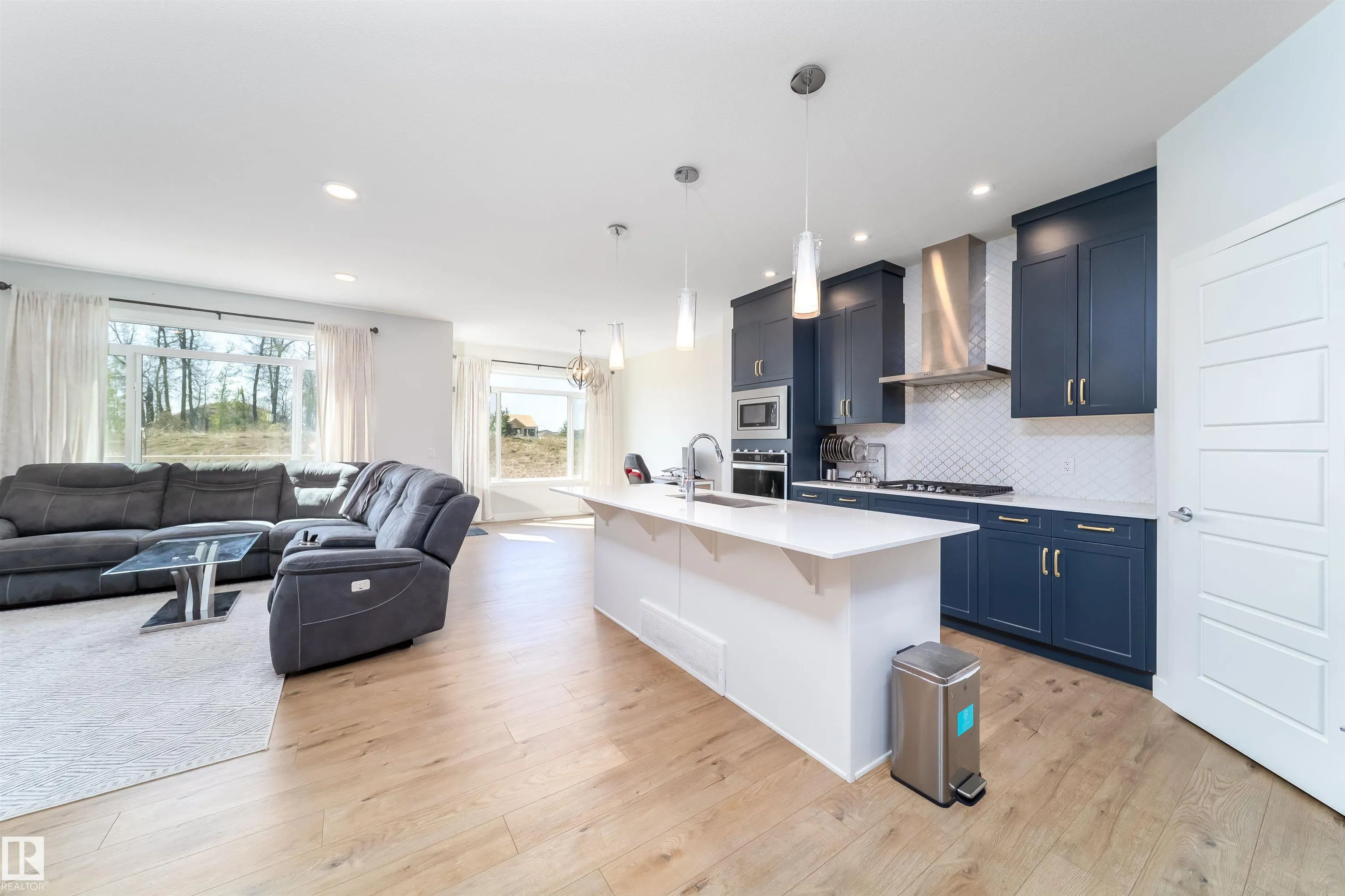 6011 EDMONDS Place