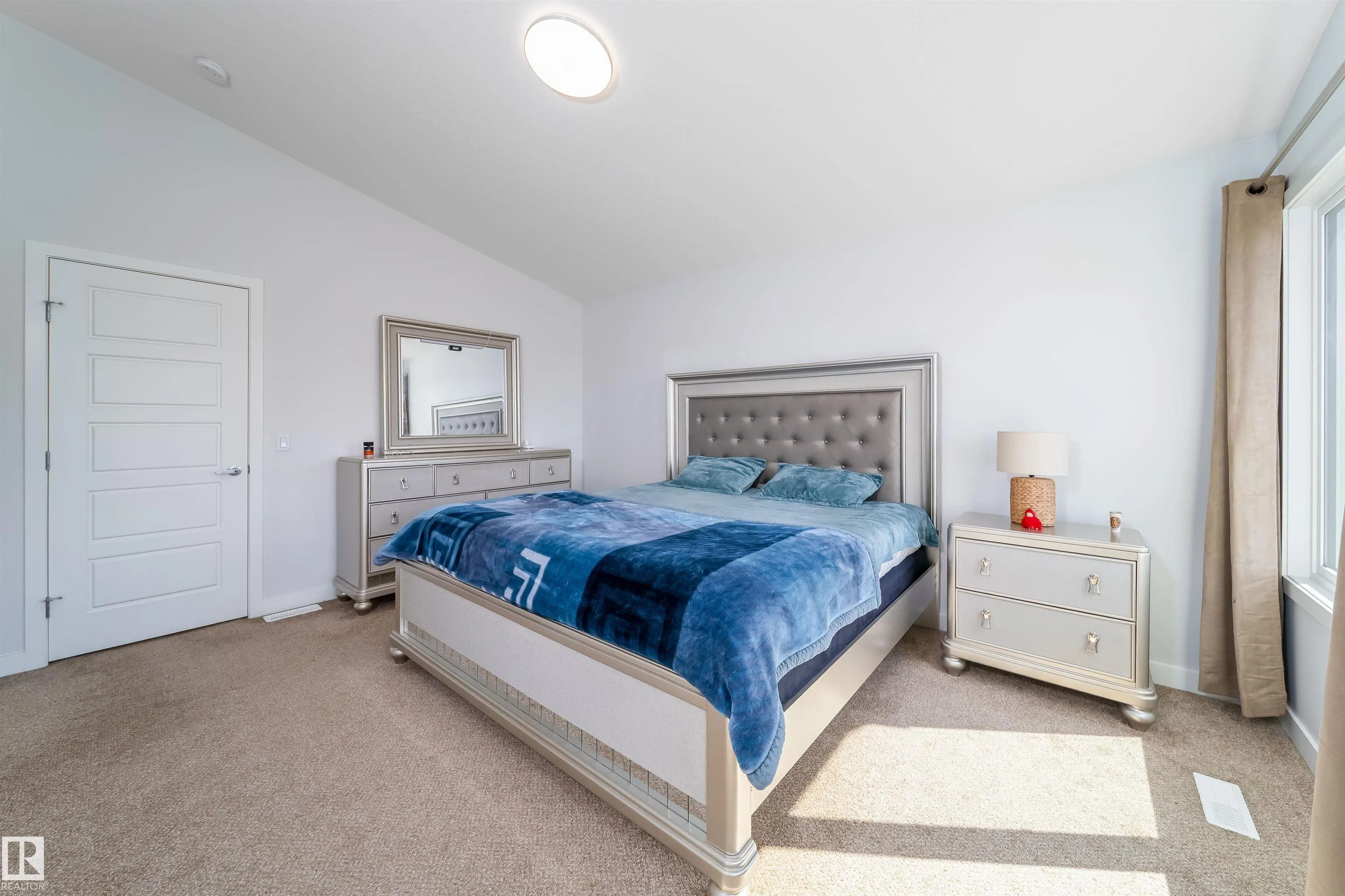 6011 EDMONDS Place