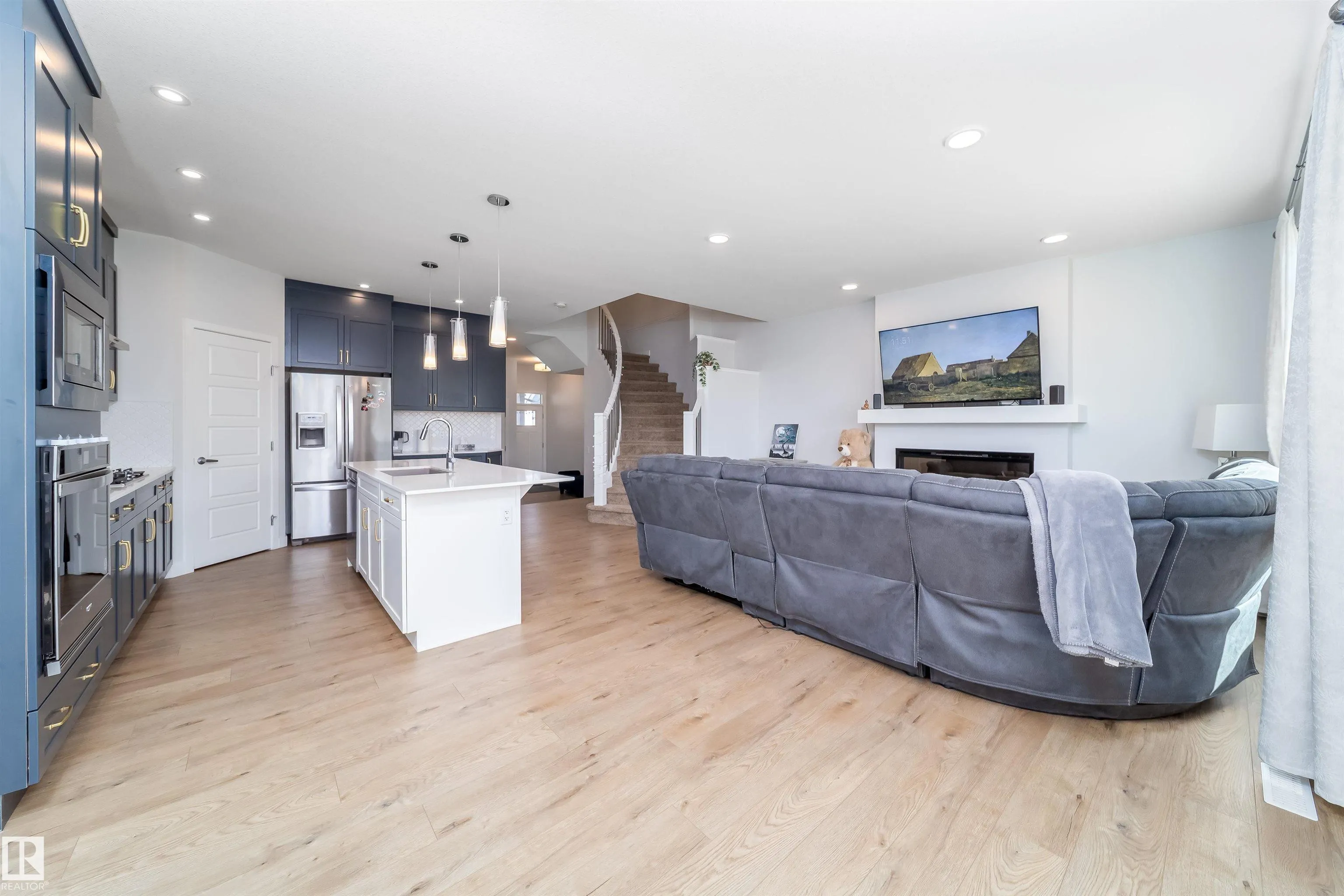 6011 EDMONDS Place