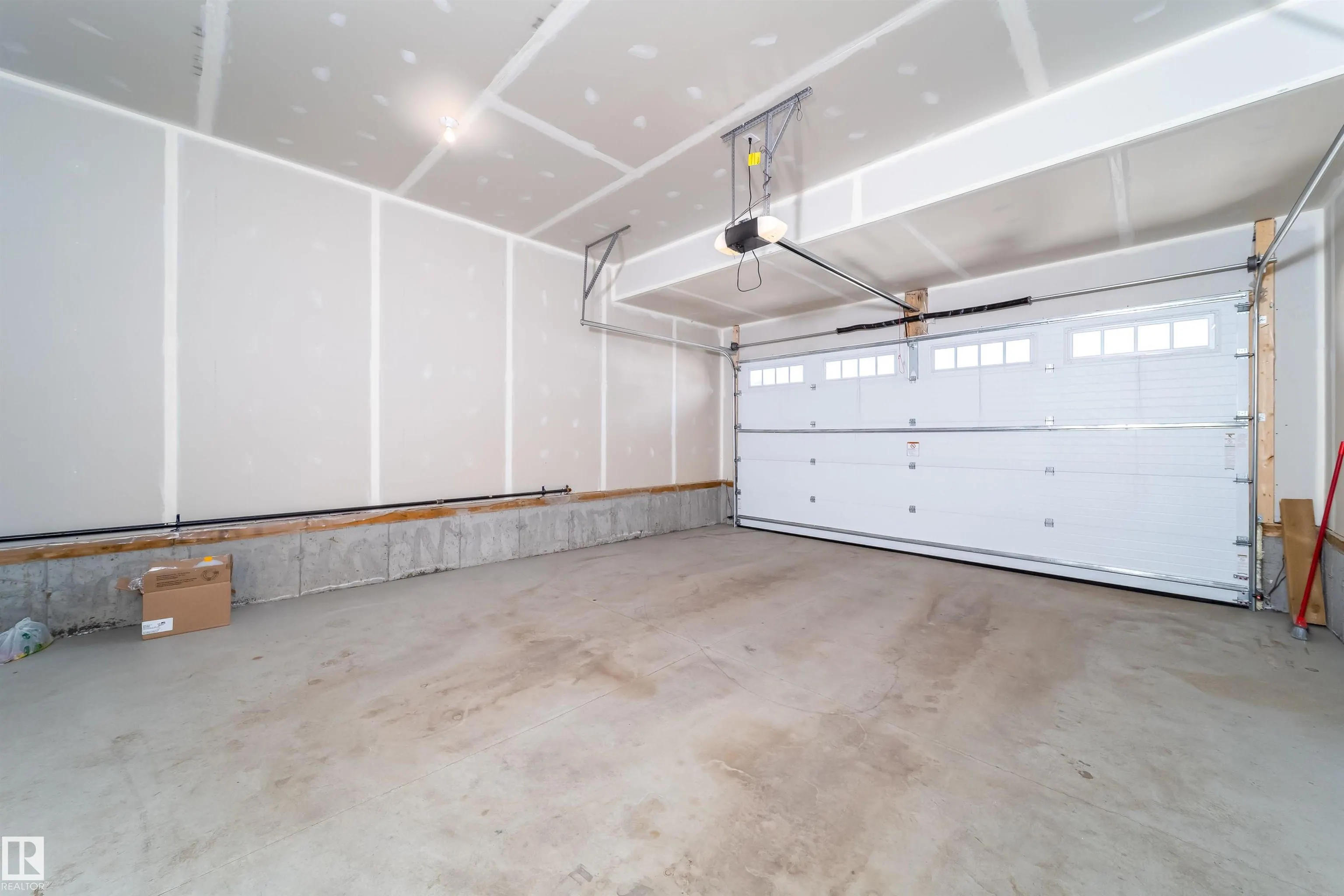 6011 EDMONDS Place