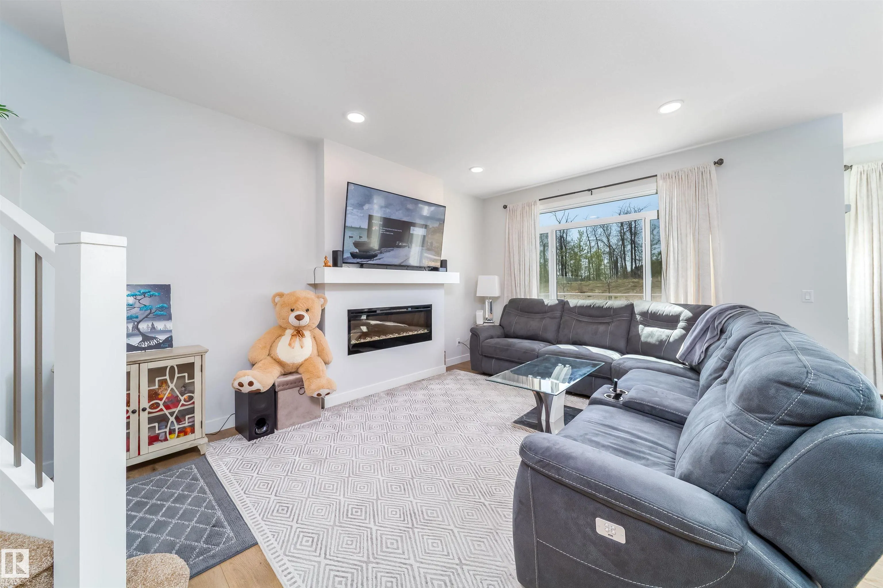 6011 EDMONDS Place