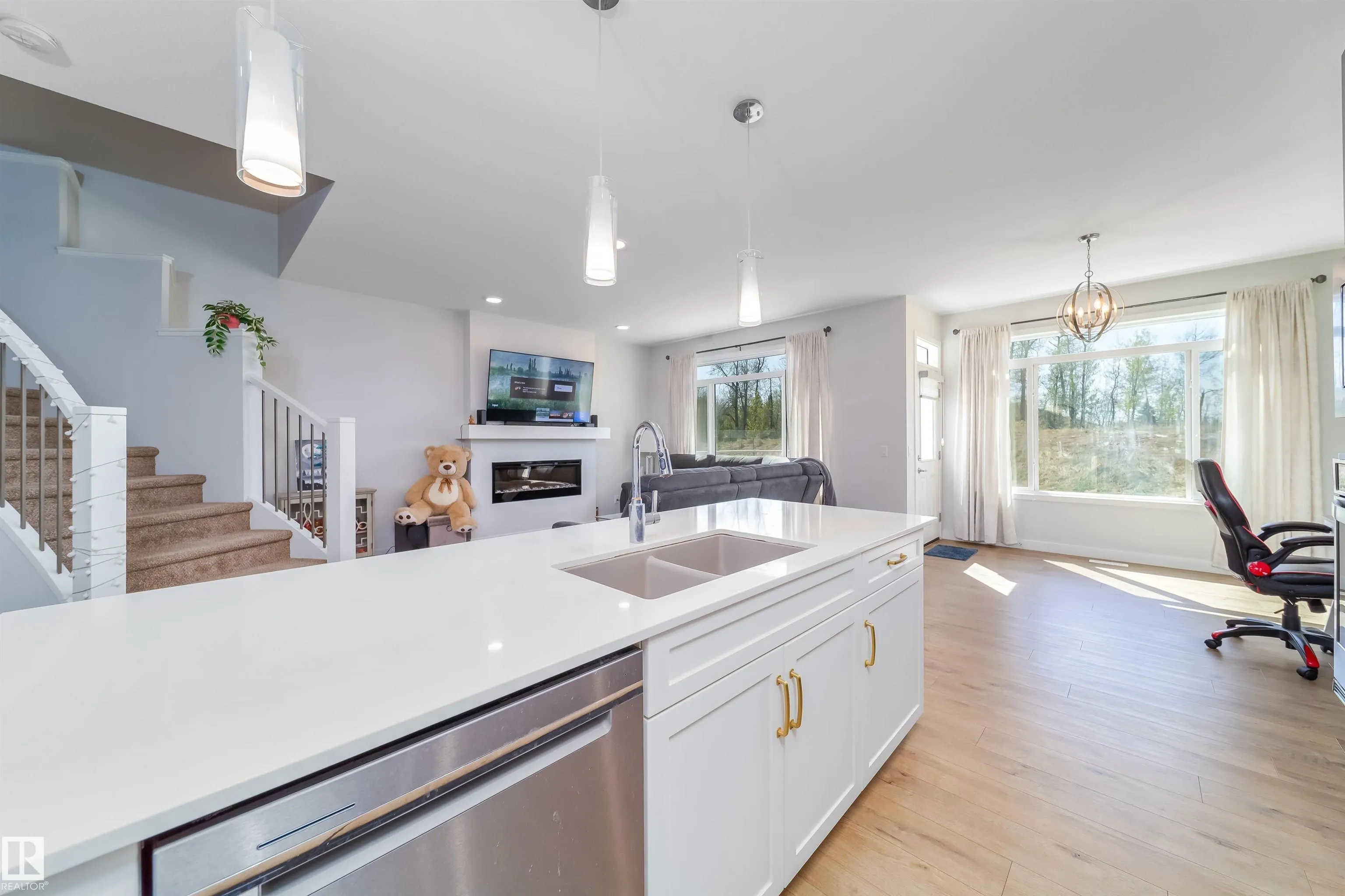 6011 EDMONDS Place