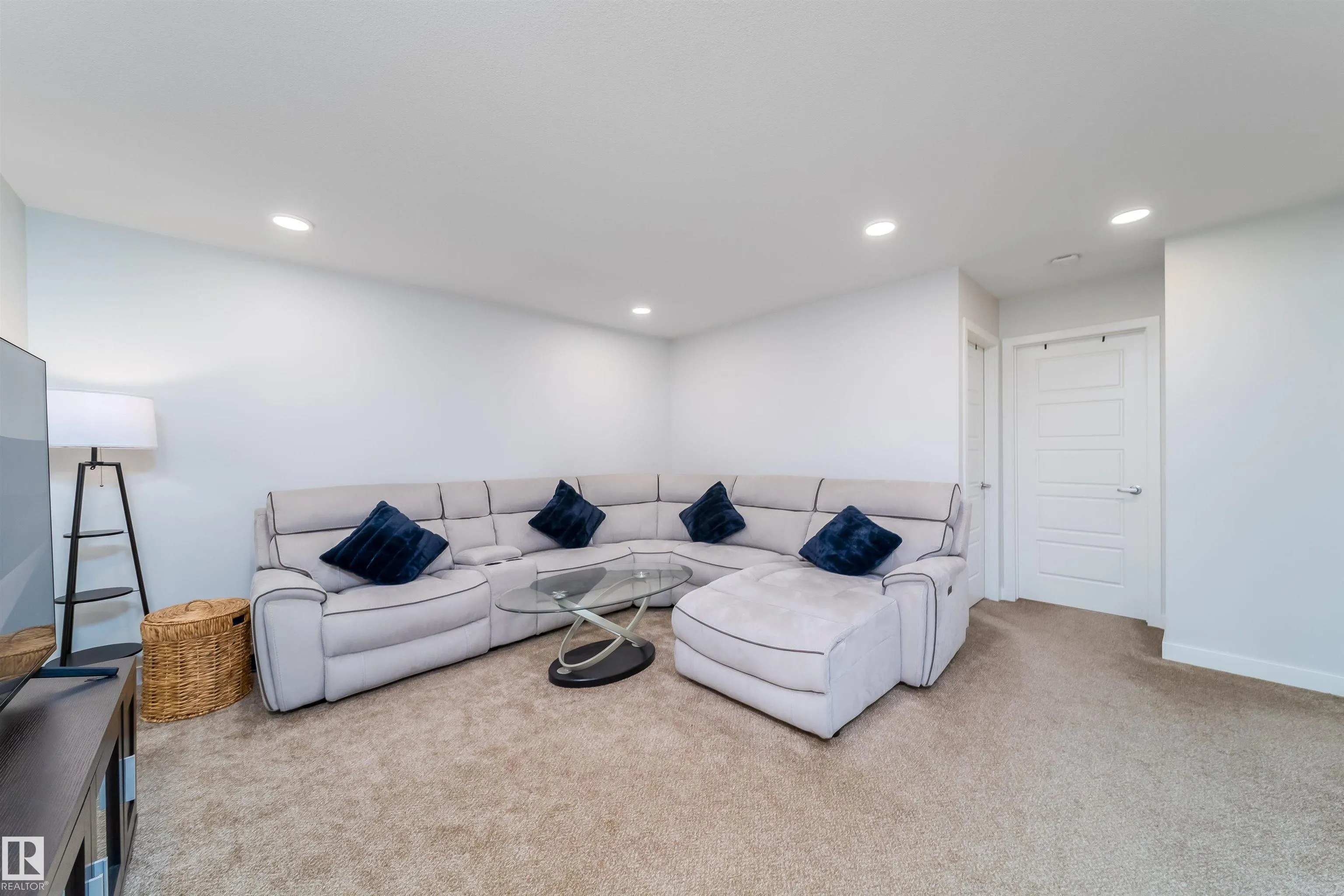6011 EDMONDS Place
