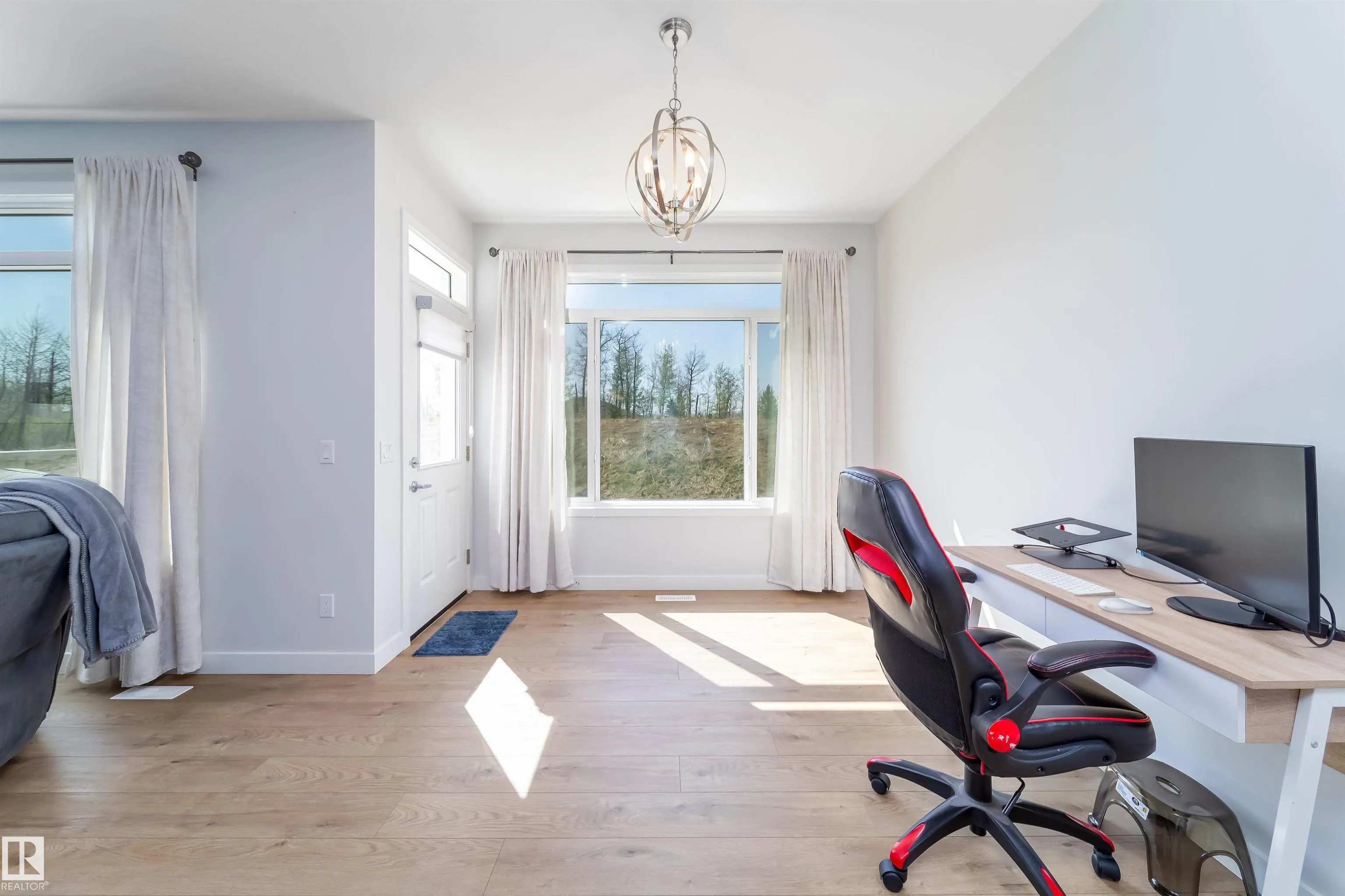 6011 EDMONDS Place