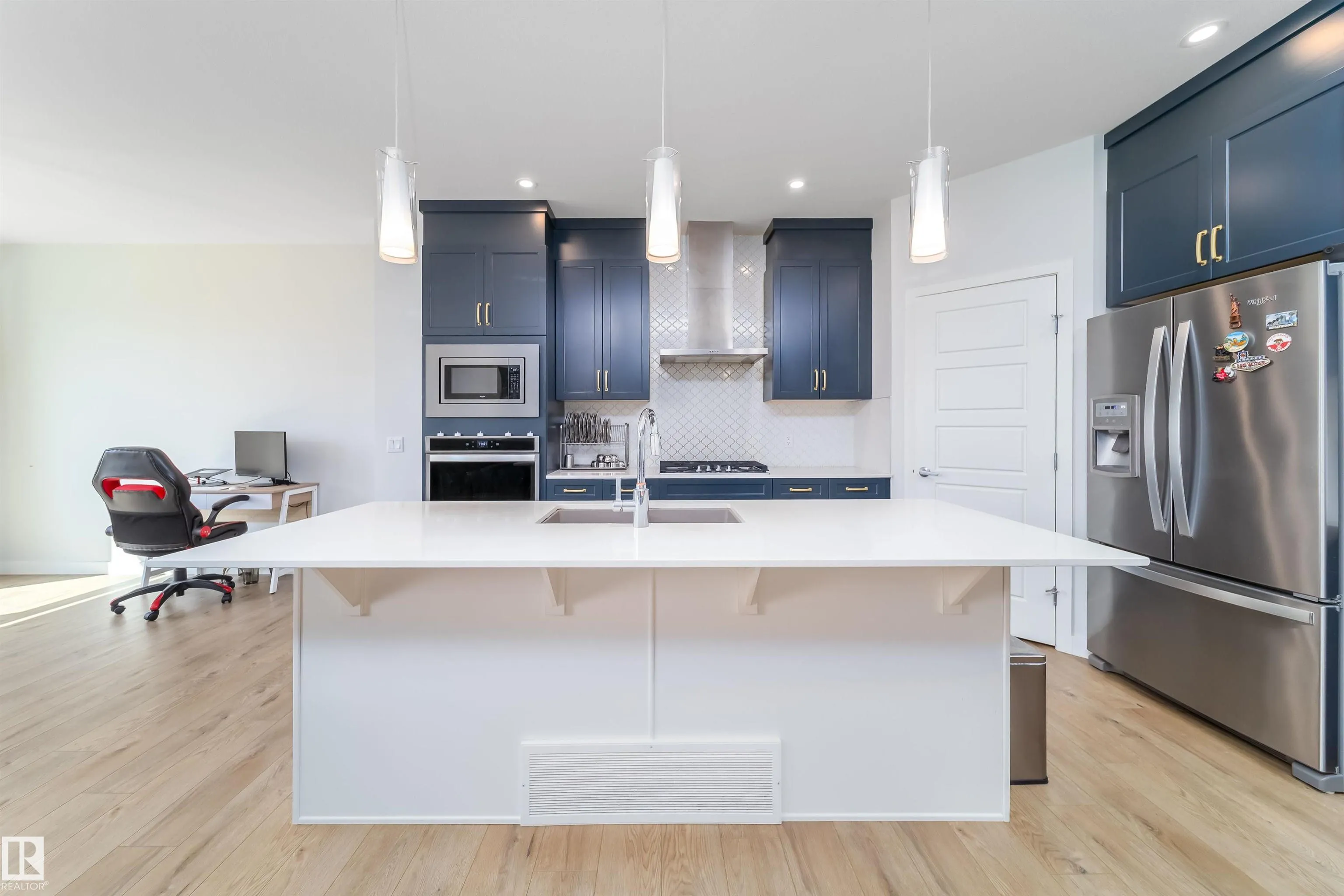 6011 EDMONDS Place