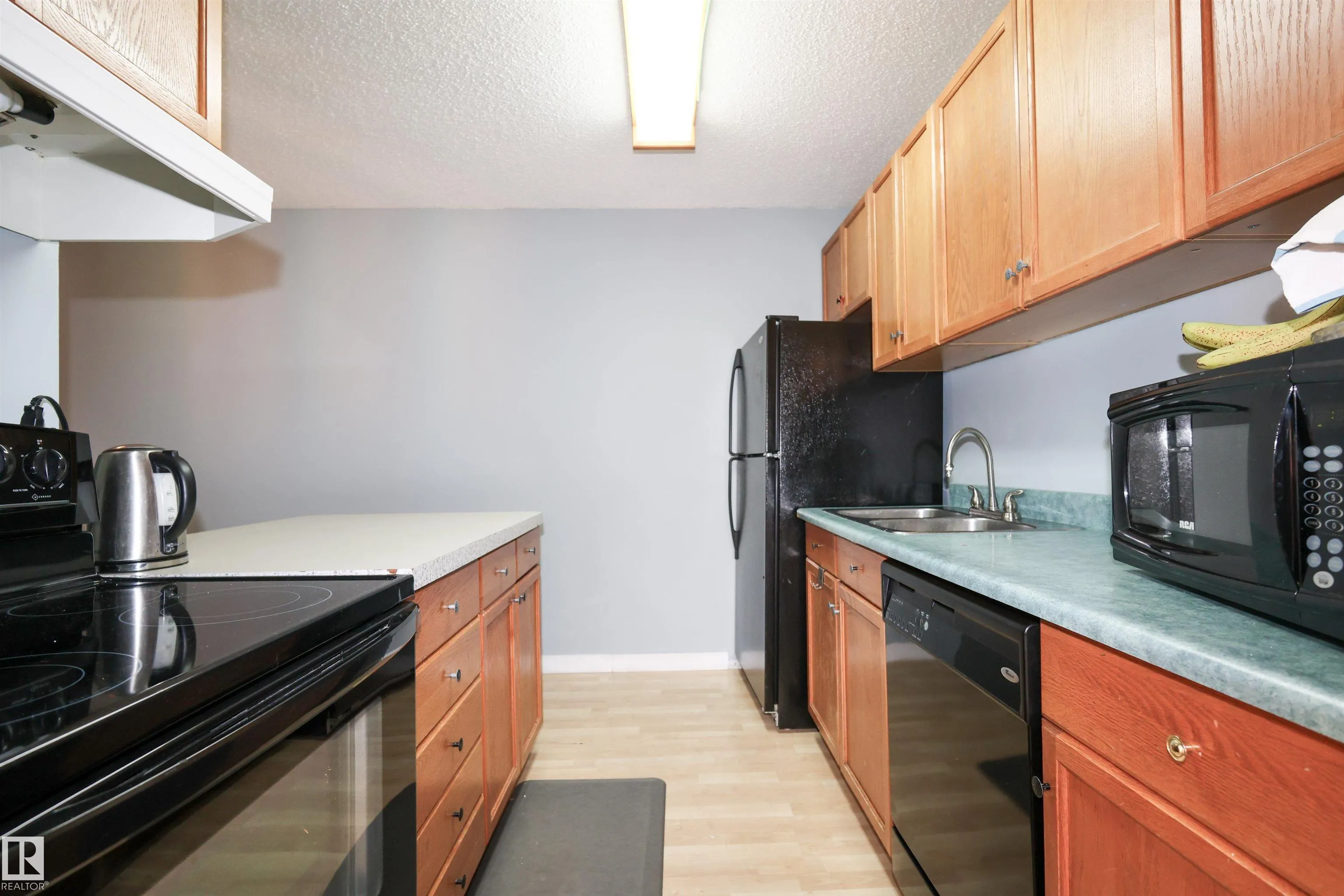 225 GRANDIN Village
