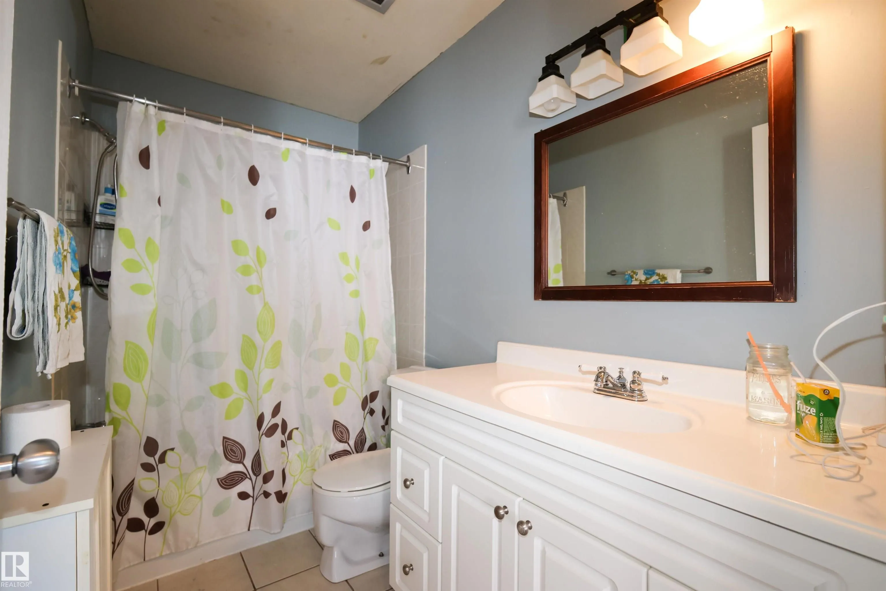 225 GRANDIN Village