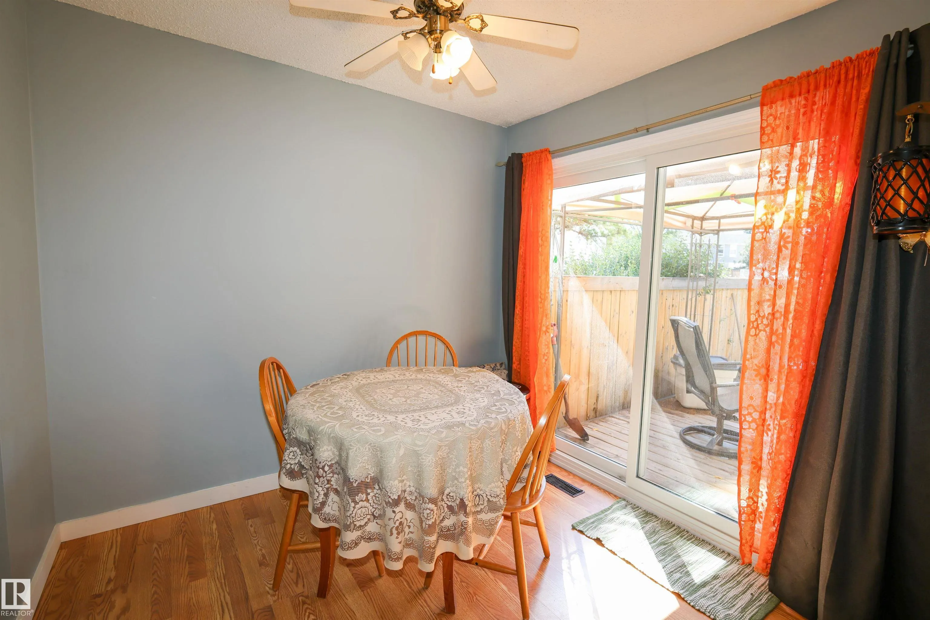 225 GRANDIN Village
