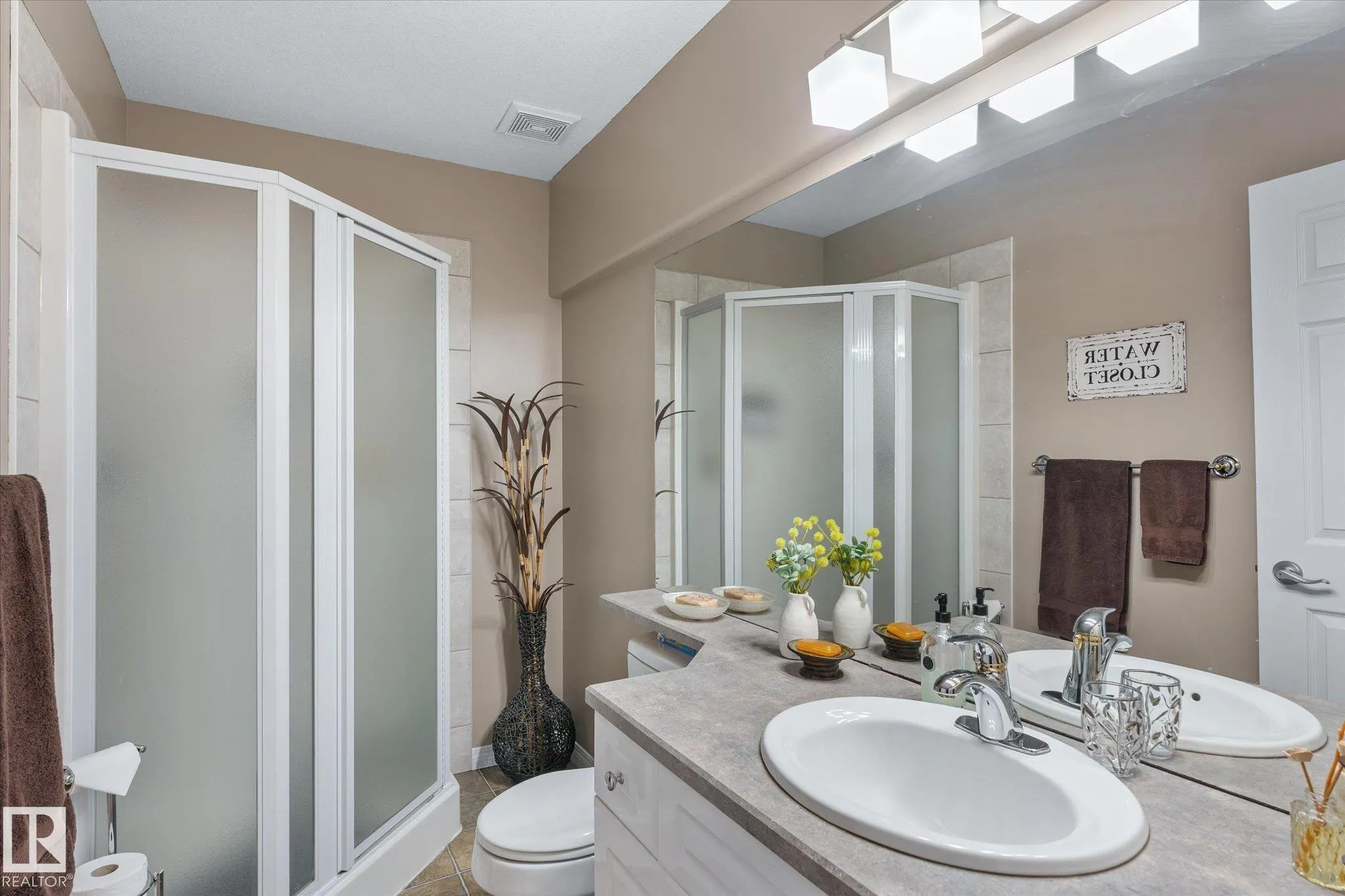 928 Blackmud Creek Crescent