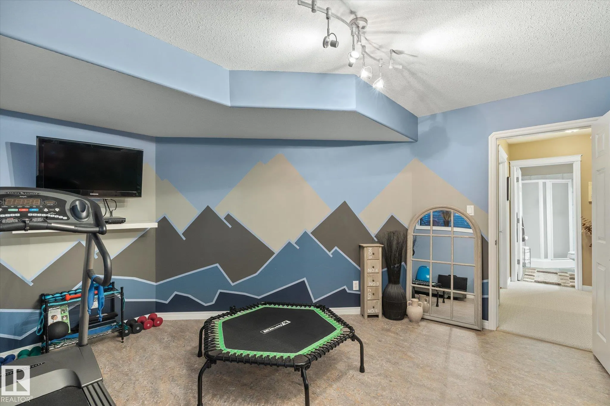928 Blackmud Creek Crescent