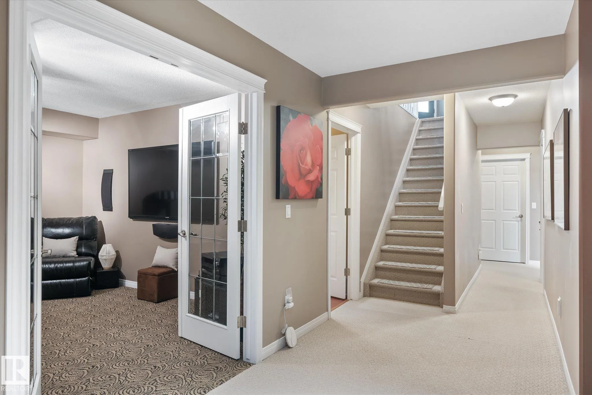 928 Blackmud Creek Crescent