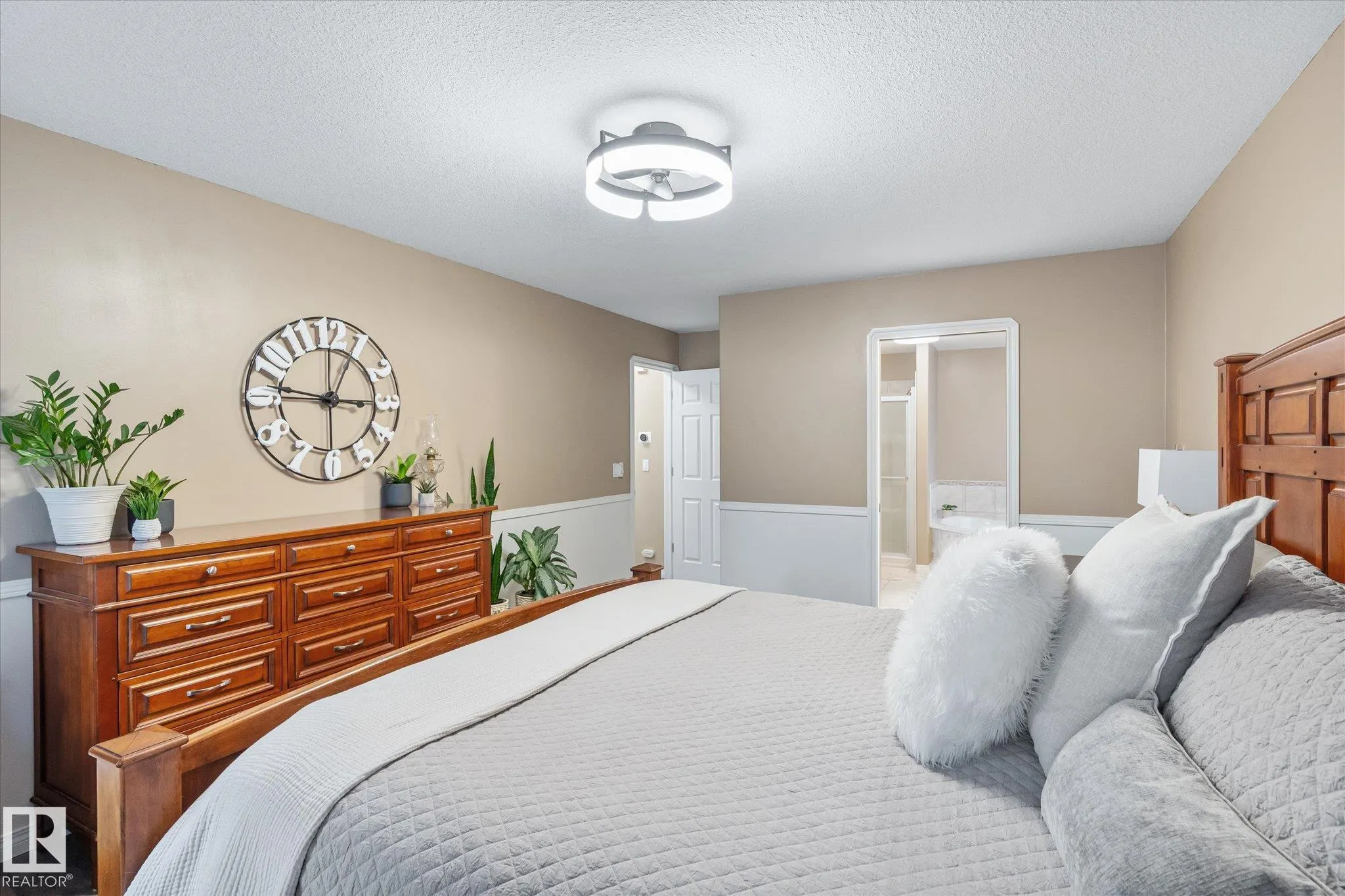 928 Blackmud Creek Crescent