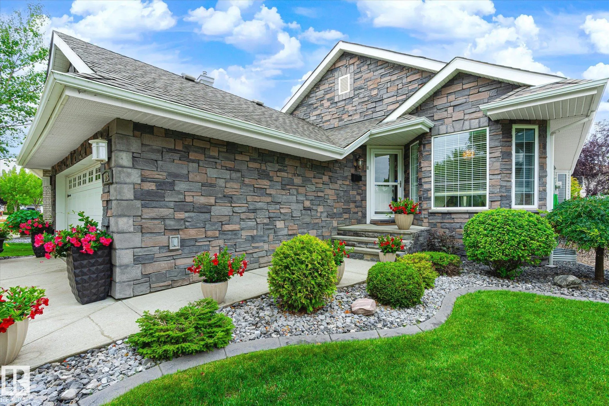 928 Blackmud Creek Crescent