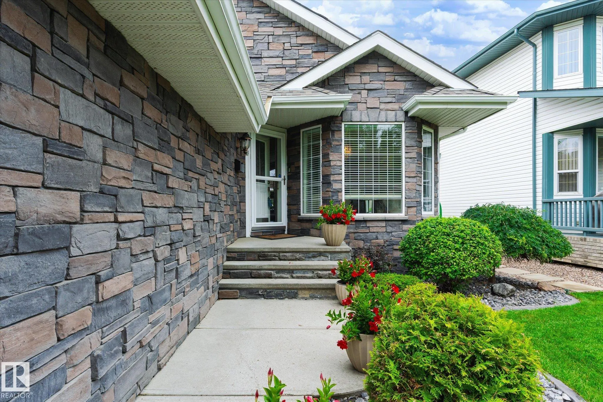 928 Blackmud Creek Crescent