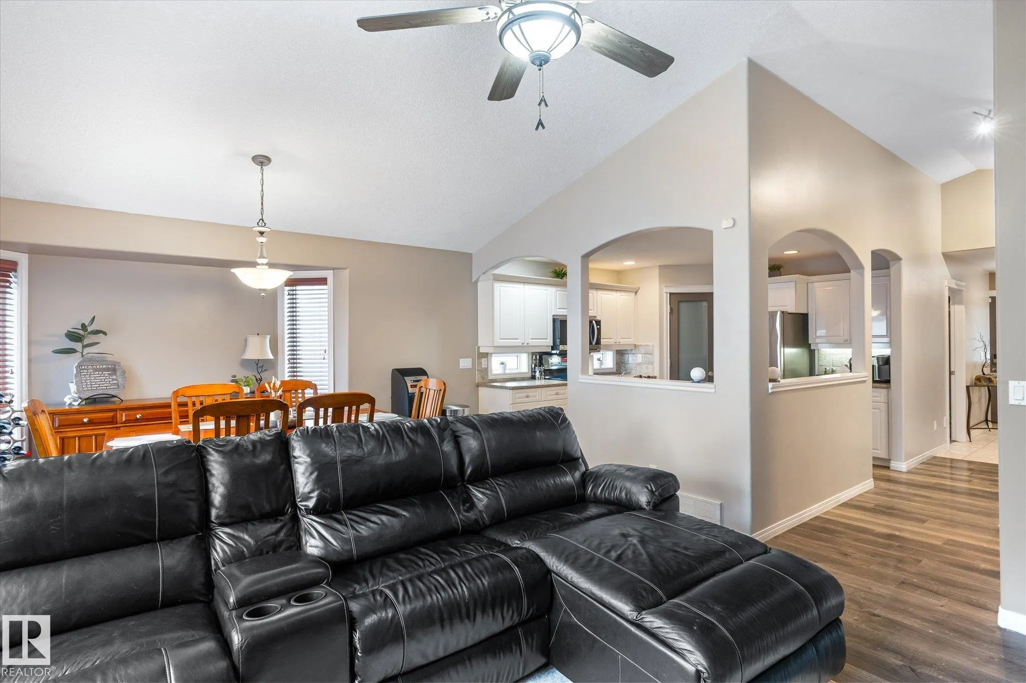 928 Blackmud Creek Crescent