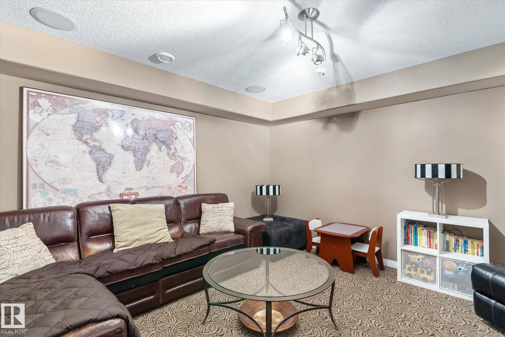 928 Blackmud Creek Crescent