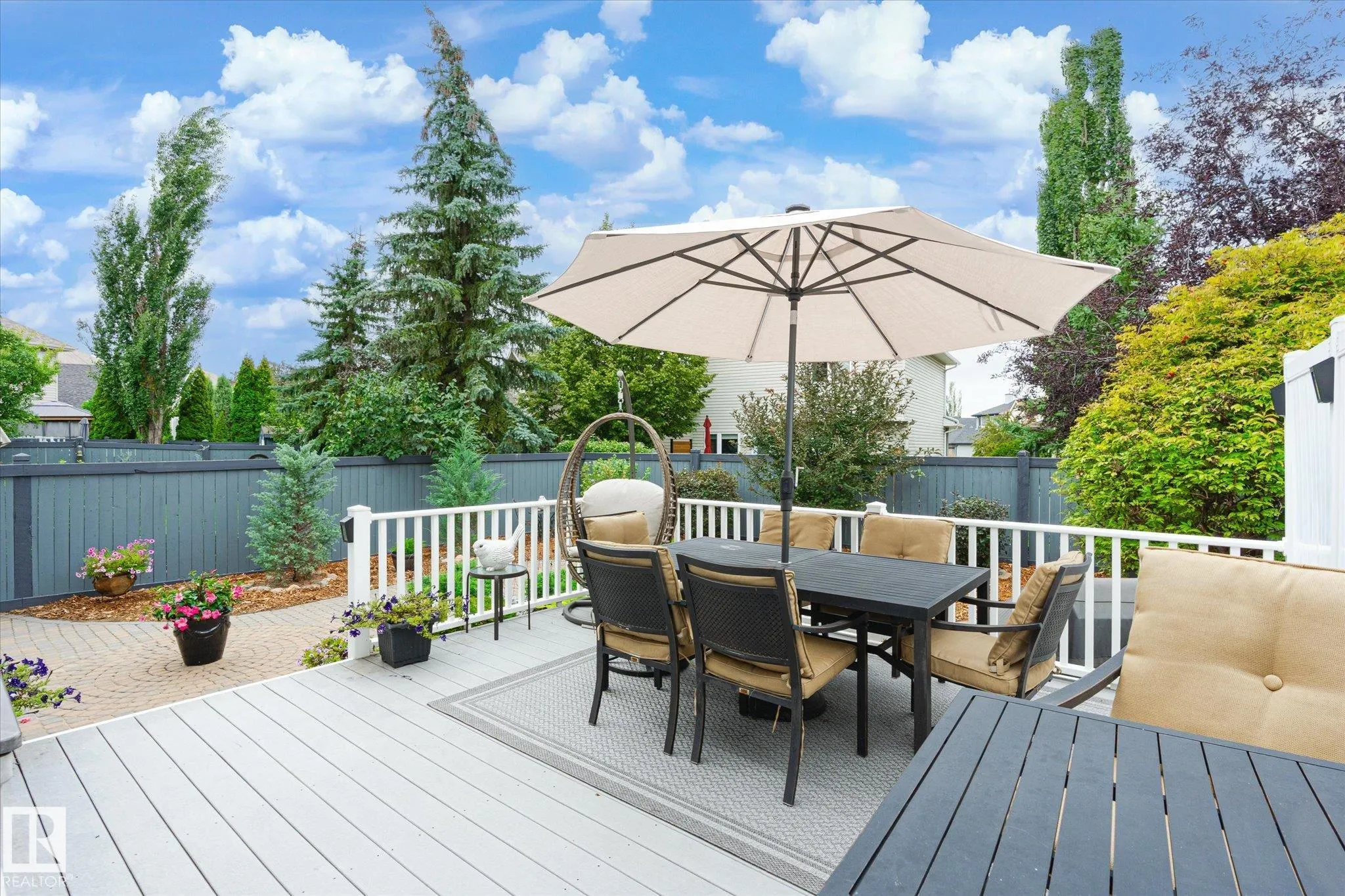 928 Blackmud Creek Crescent