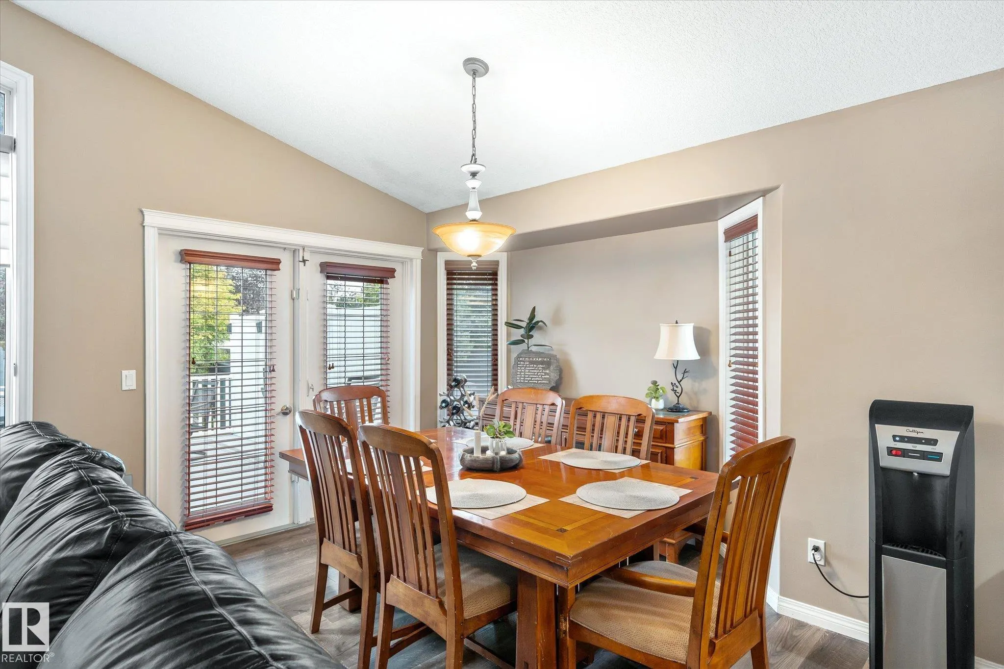 928 Blackmud Creek Crescent