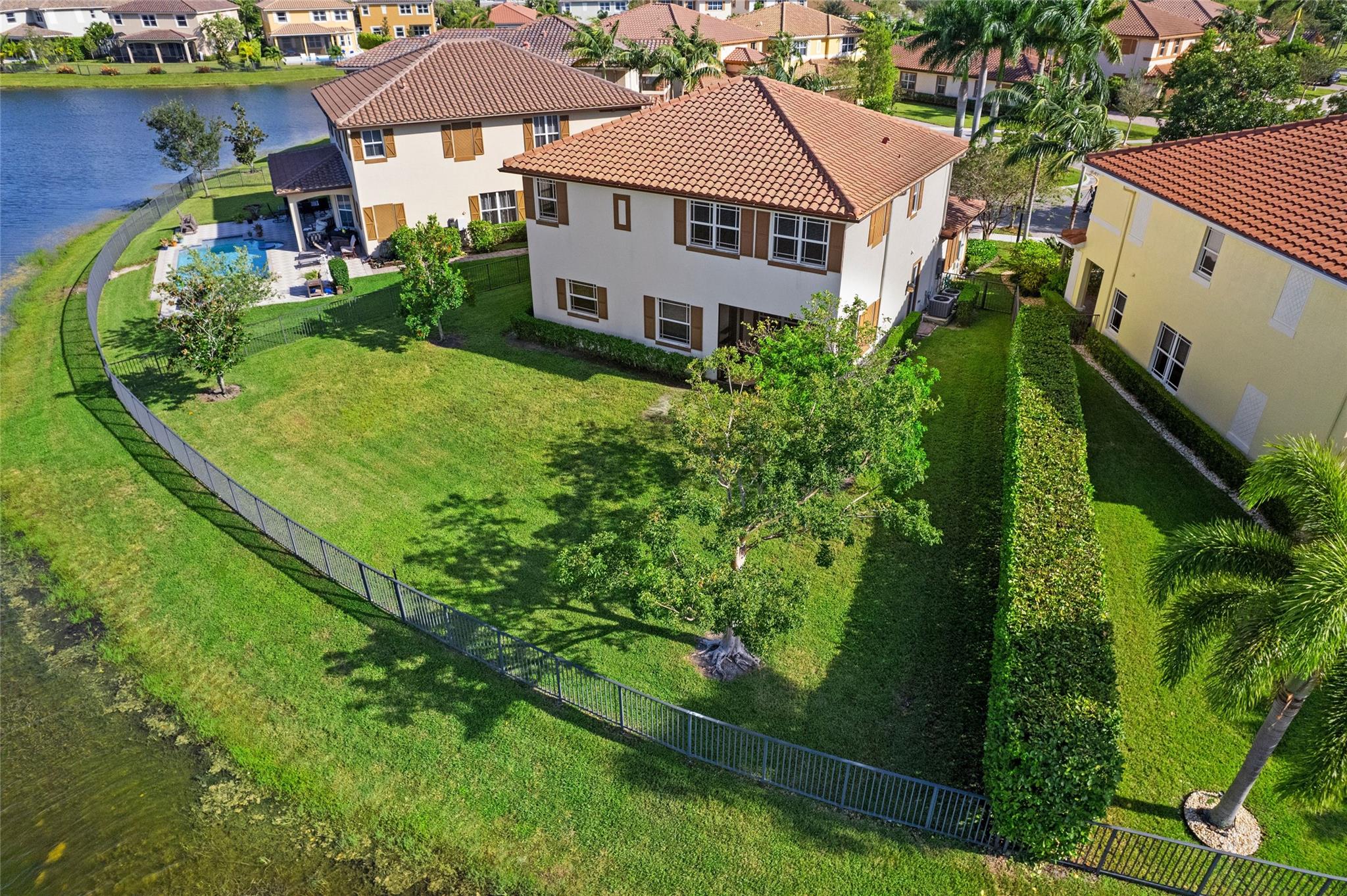 8599 Lakeside Dr