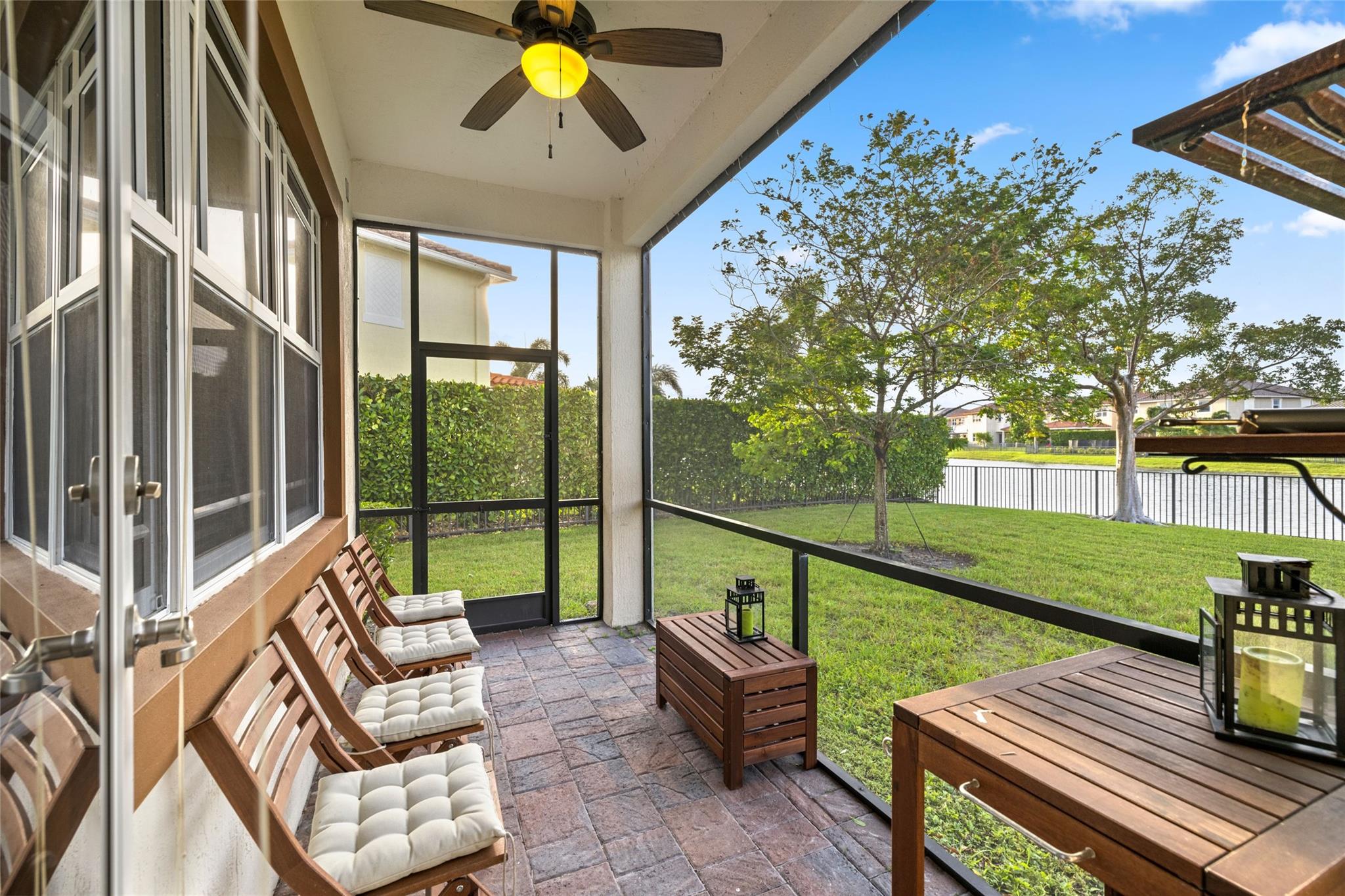 8599 Lakeside Dr