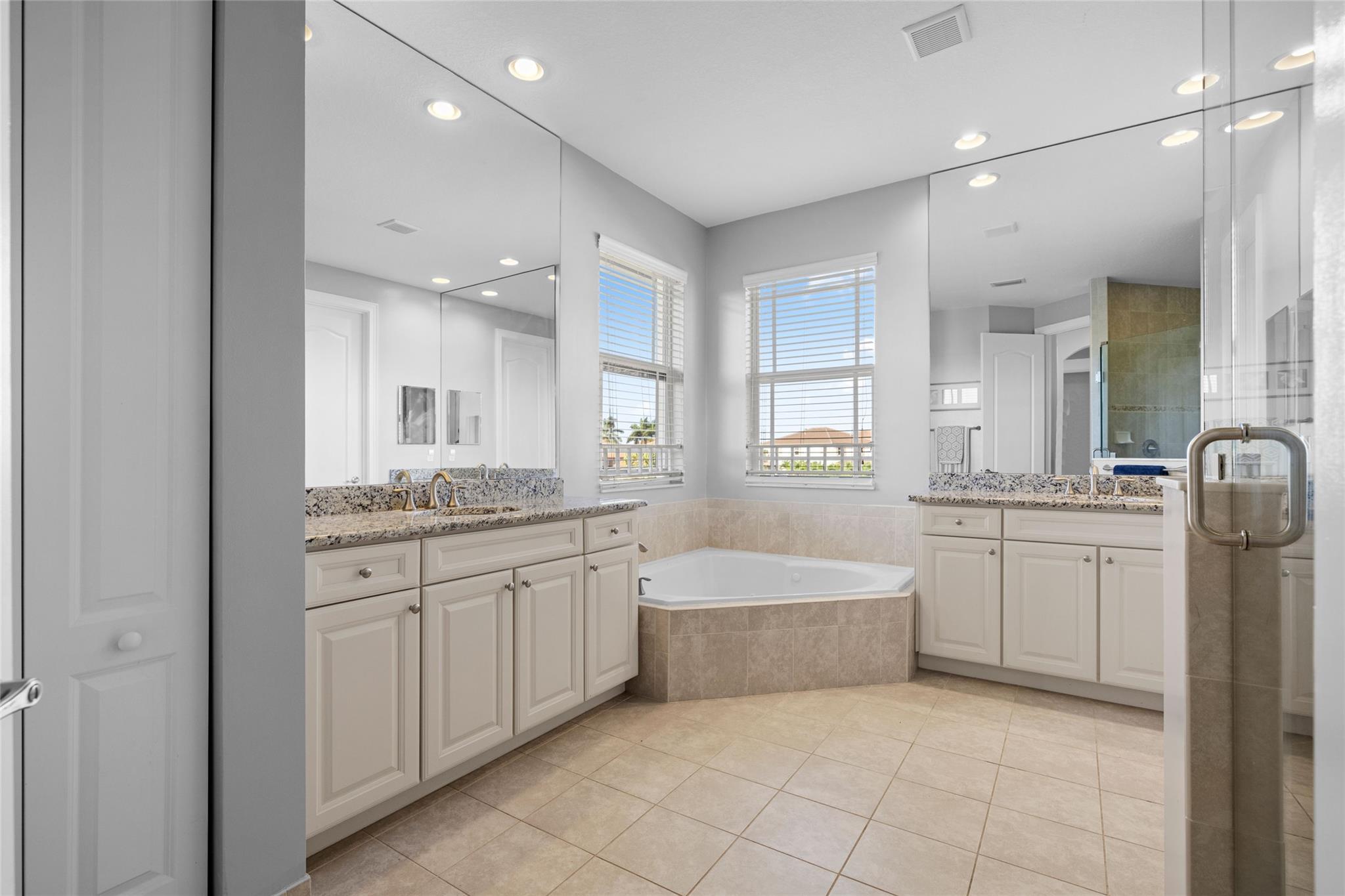 8599 Lakeside Dr