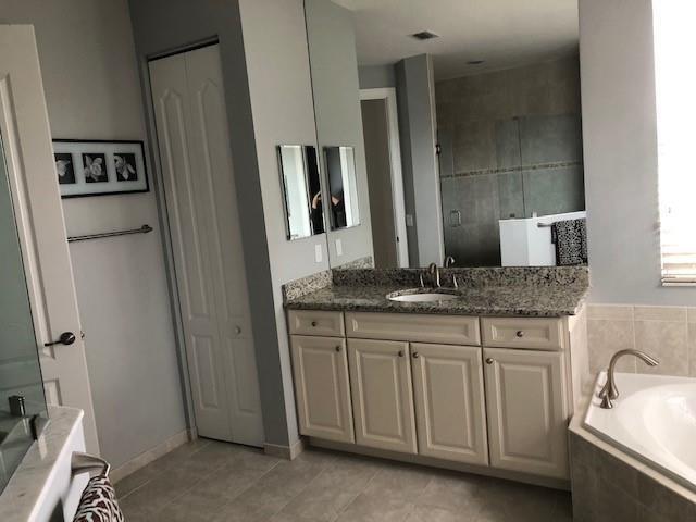 8599 Lakeside Dr