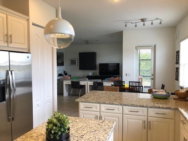 8599 Lakeside Dr