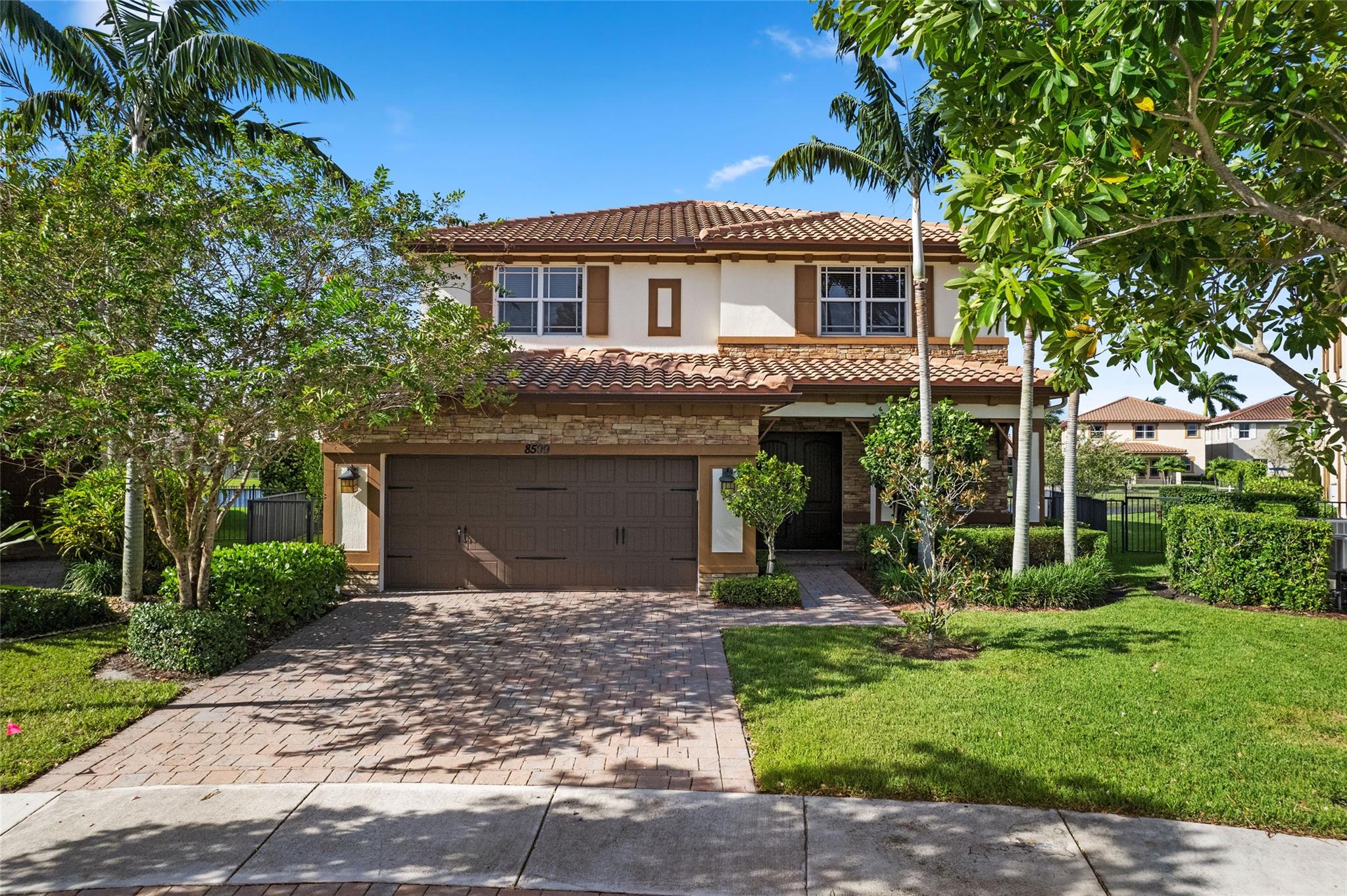 8599 Lakeside Dr
