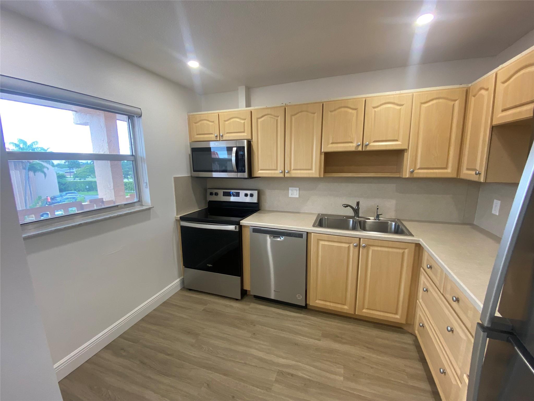 6850 Royal Palm Blvd, #305G