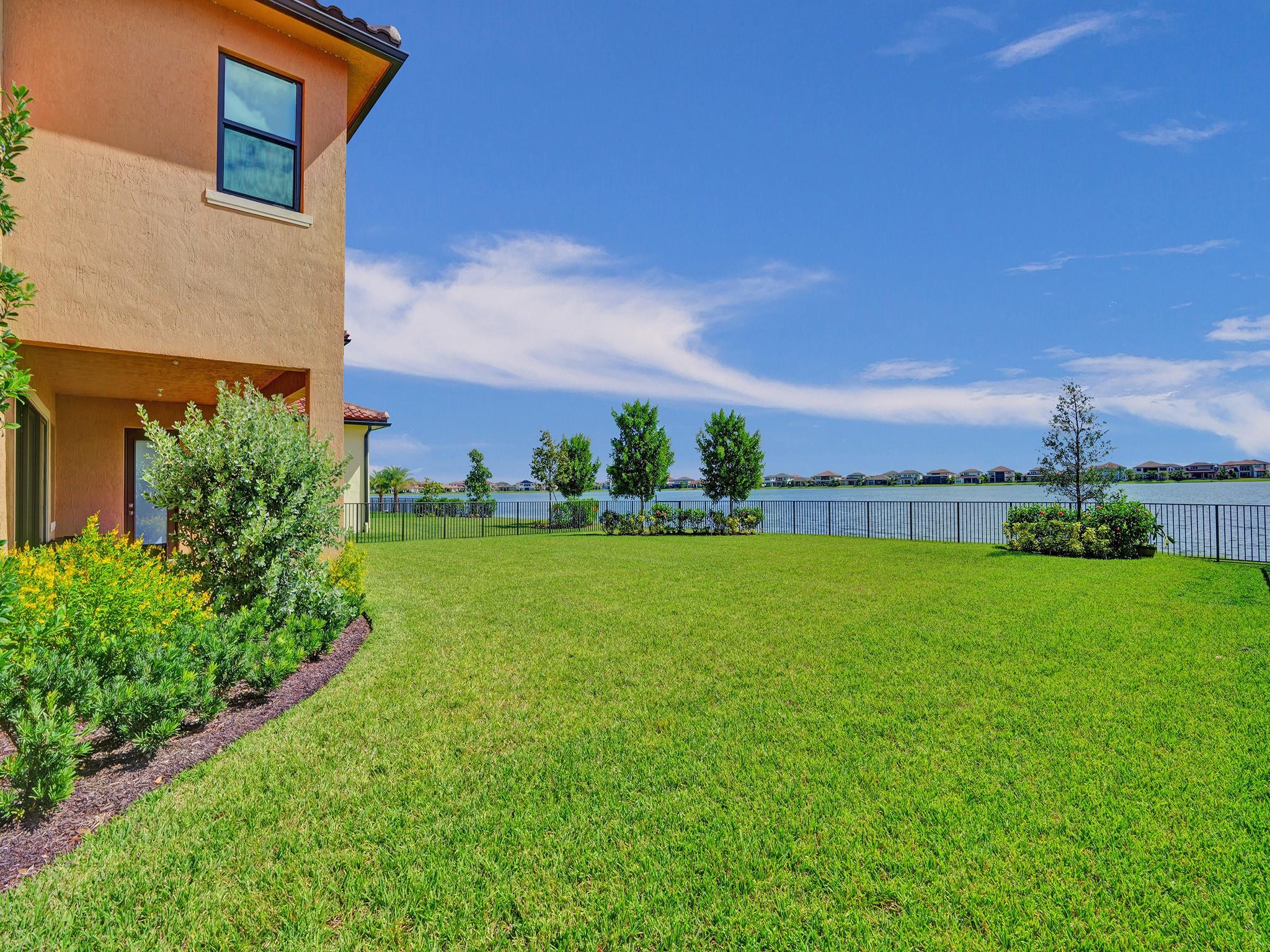 9040 W Parkland Bay Trl