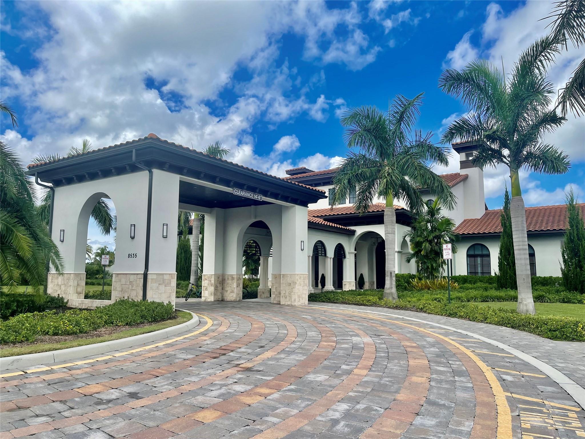 9040 W Parkland Bay Trl