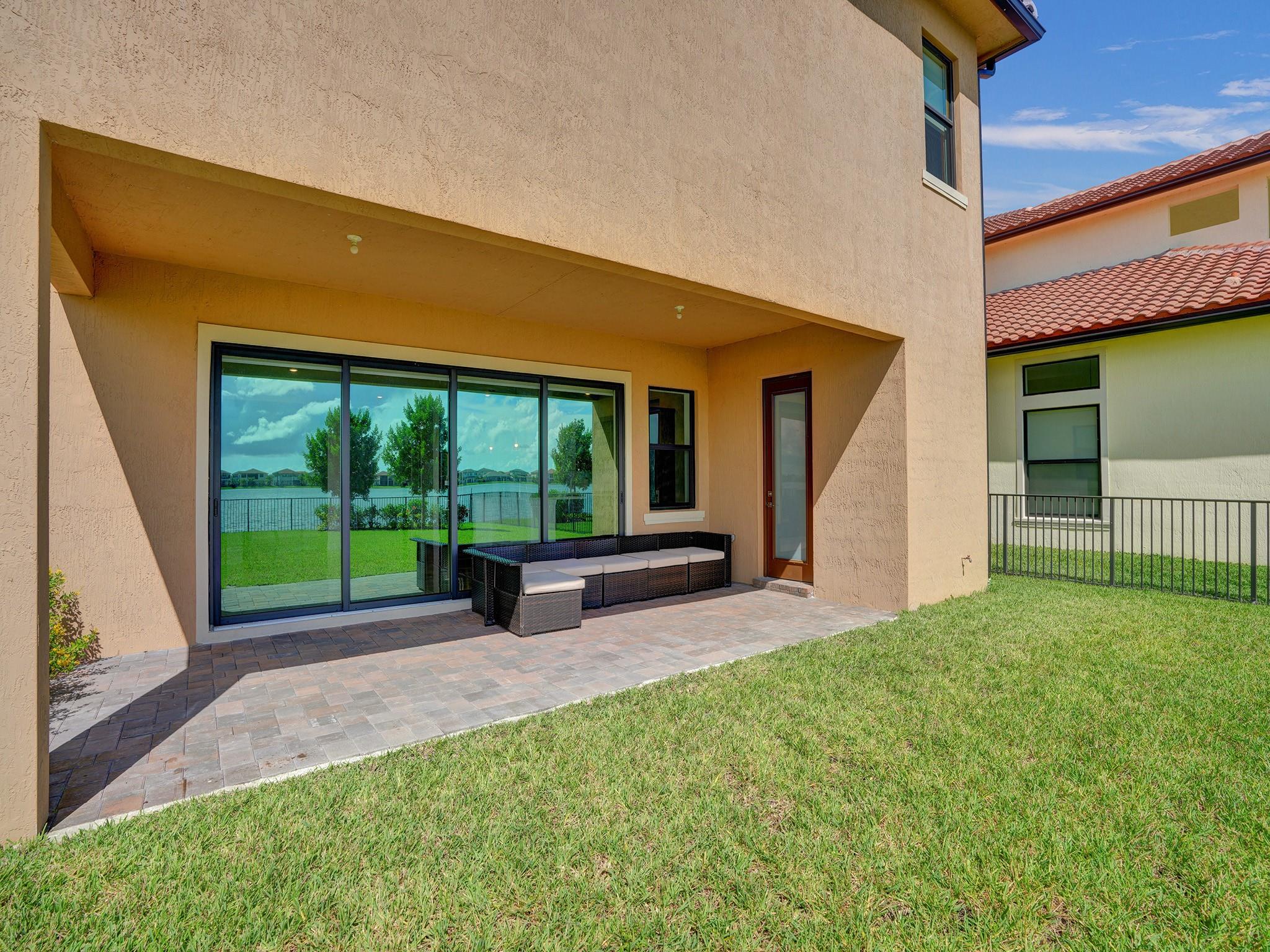 9040 W Parkland Bay Trl