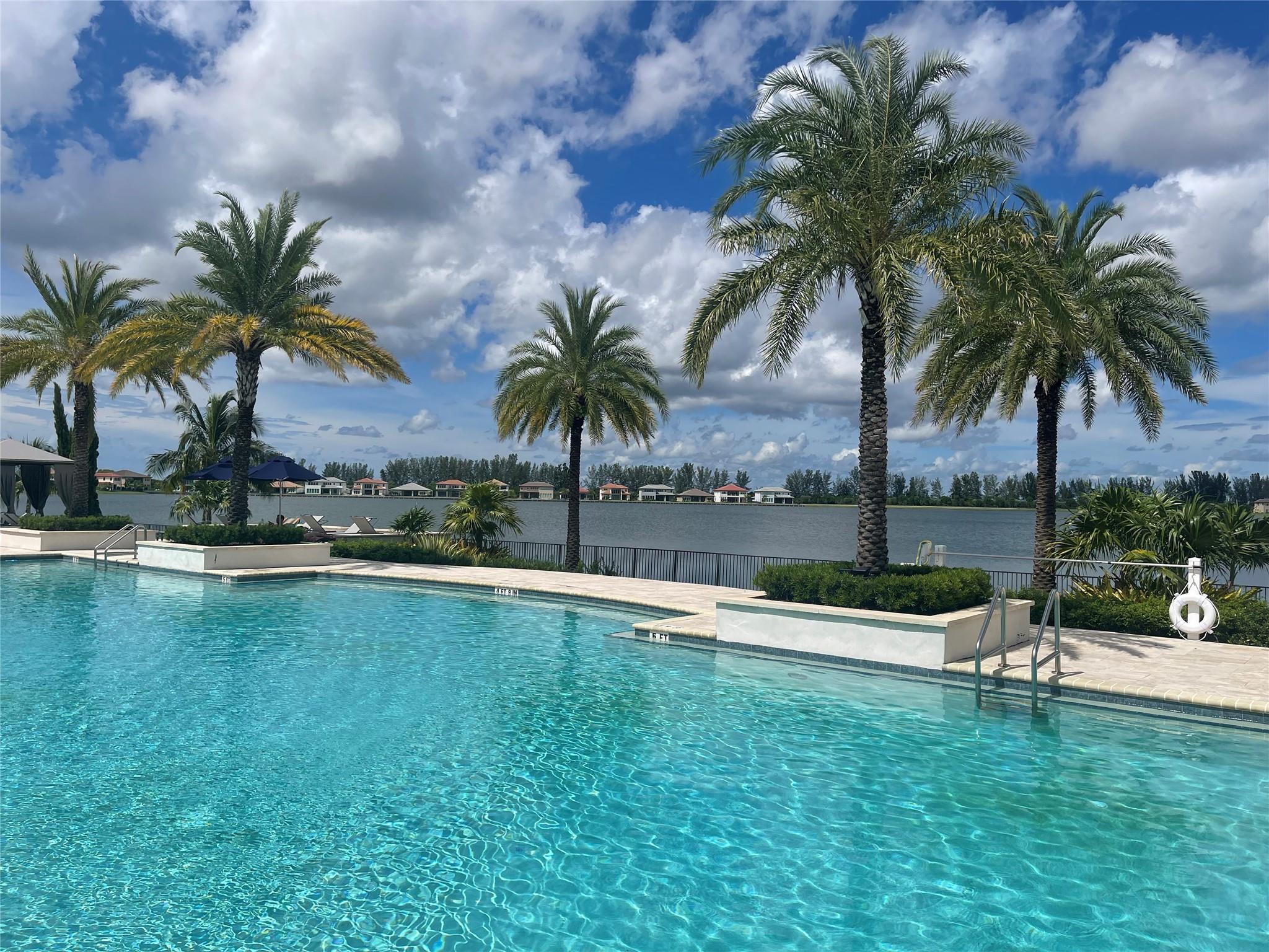 9040 W Parkland Bay Trl