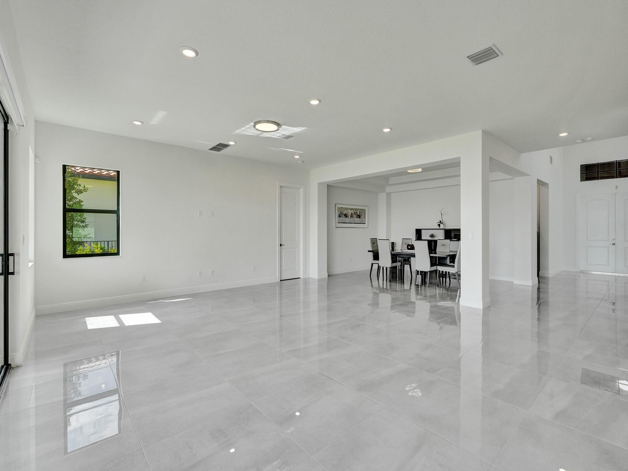 9040 W Parkland Bay Trl