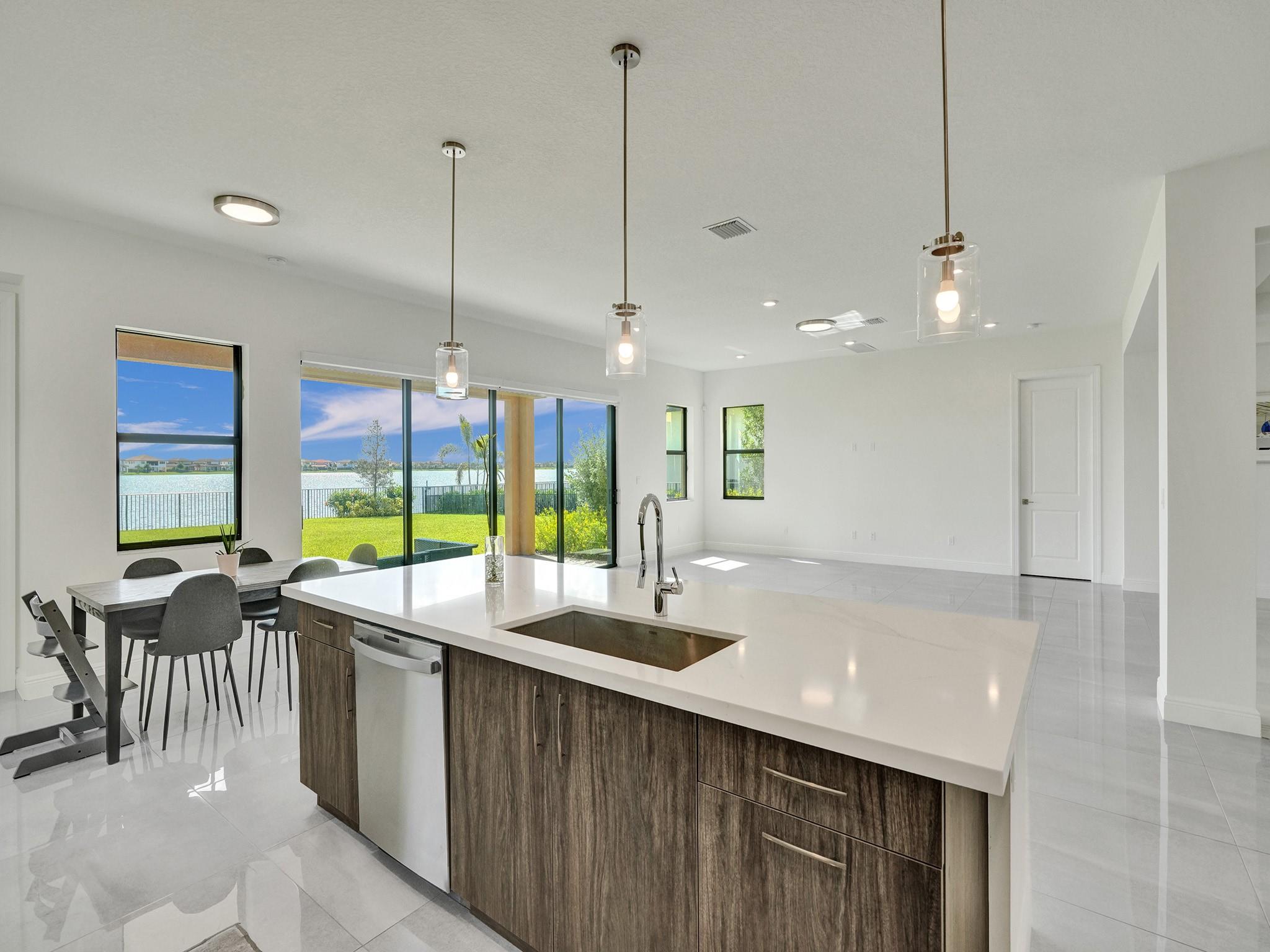 9040 W Parkland Bay Trl