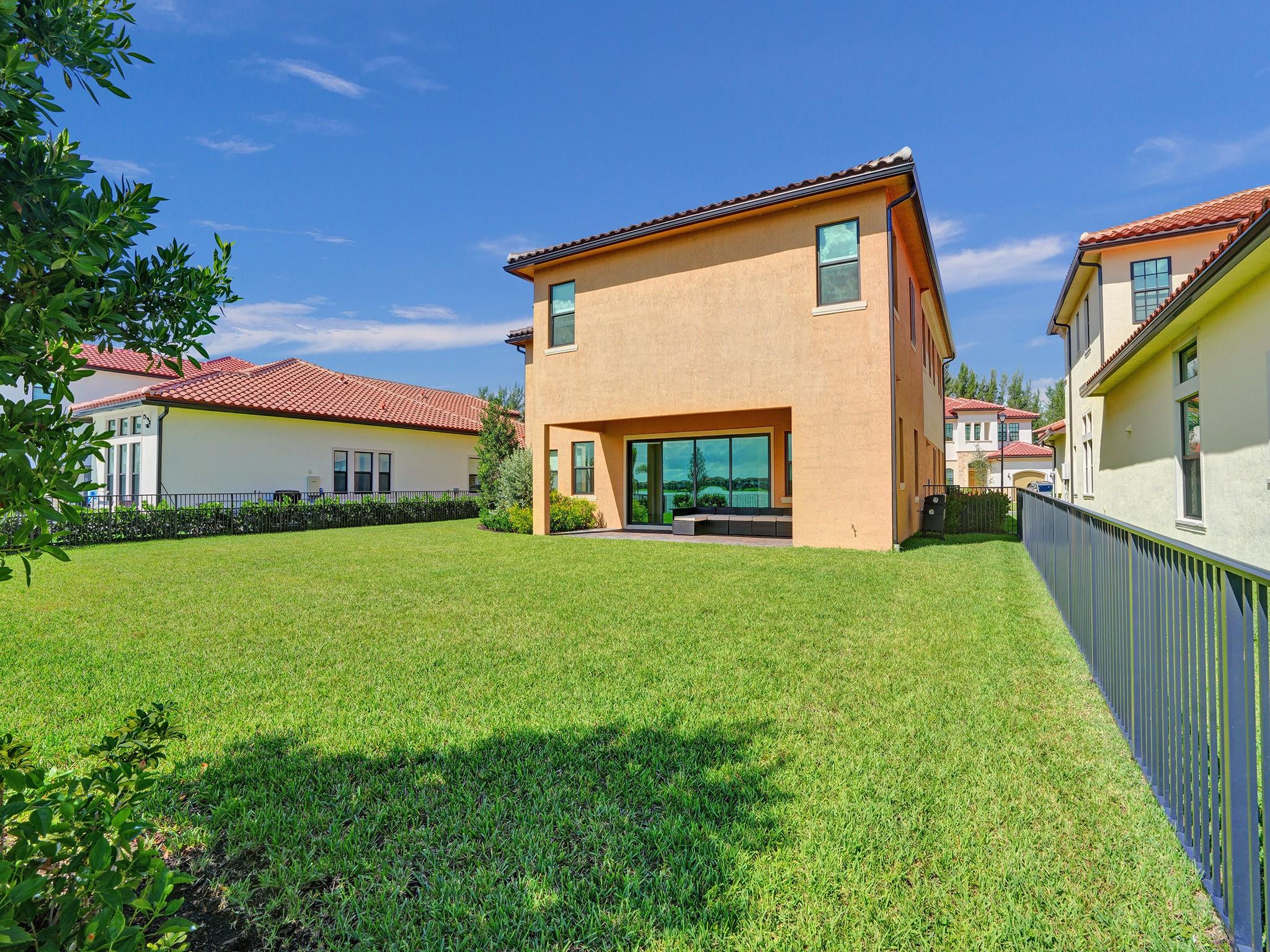 9040 W Parkland Bay Trl