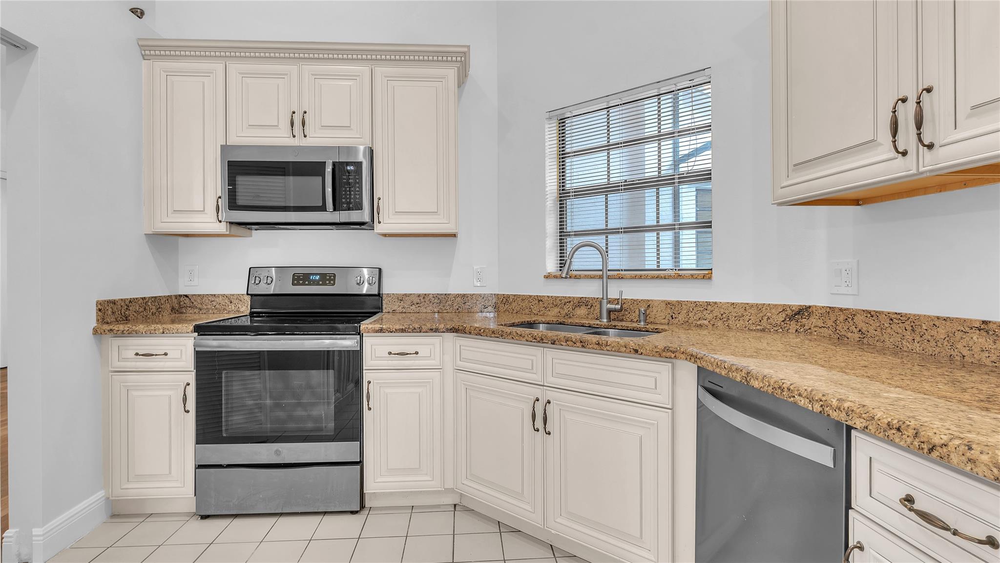 4335 NW 52nd St