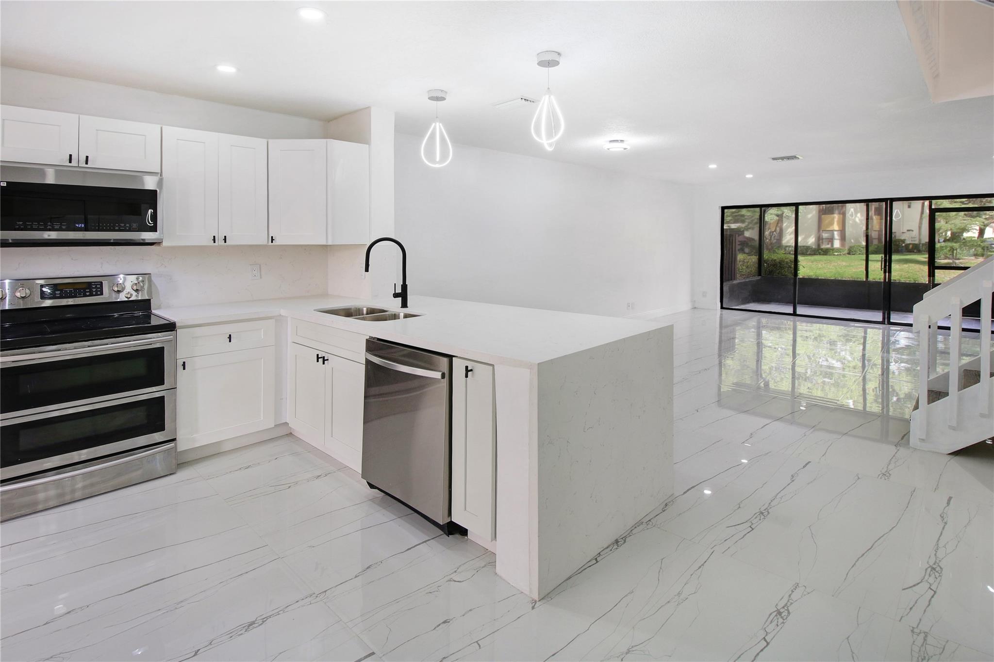 4313 N Carambola Cir N