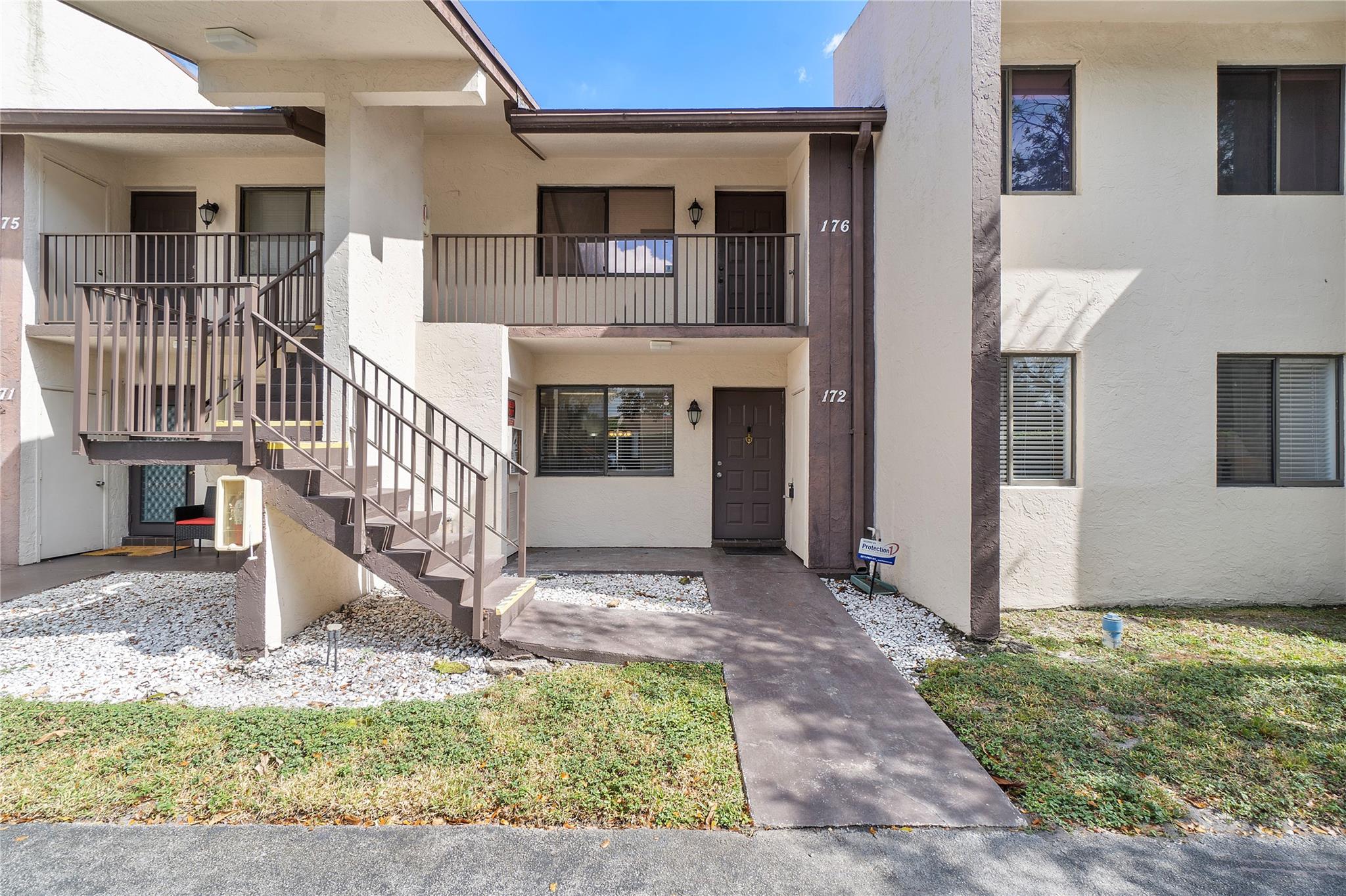 172 W Laurel Dr, #1102