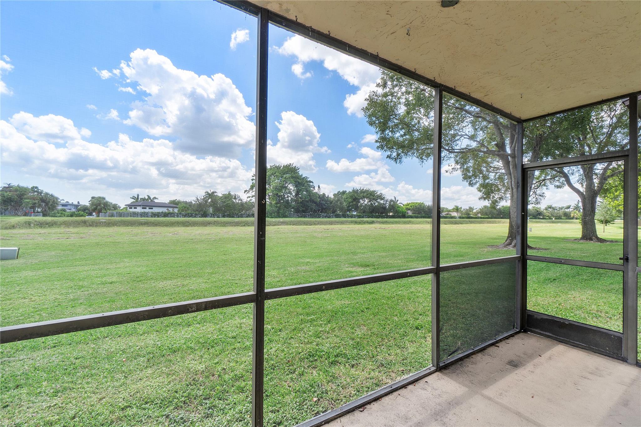 172 W Laurel Dr, #1102